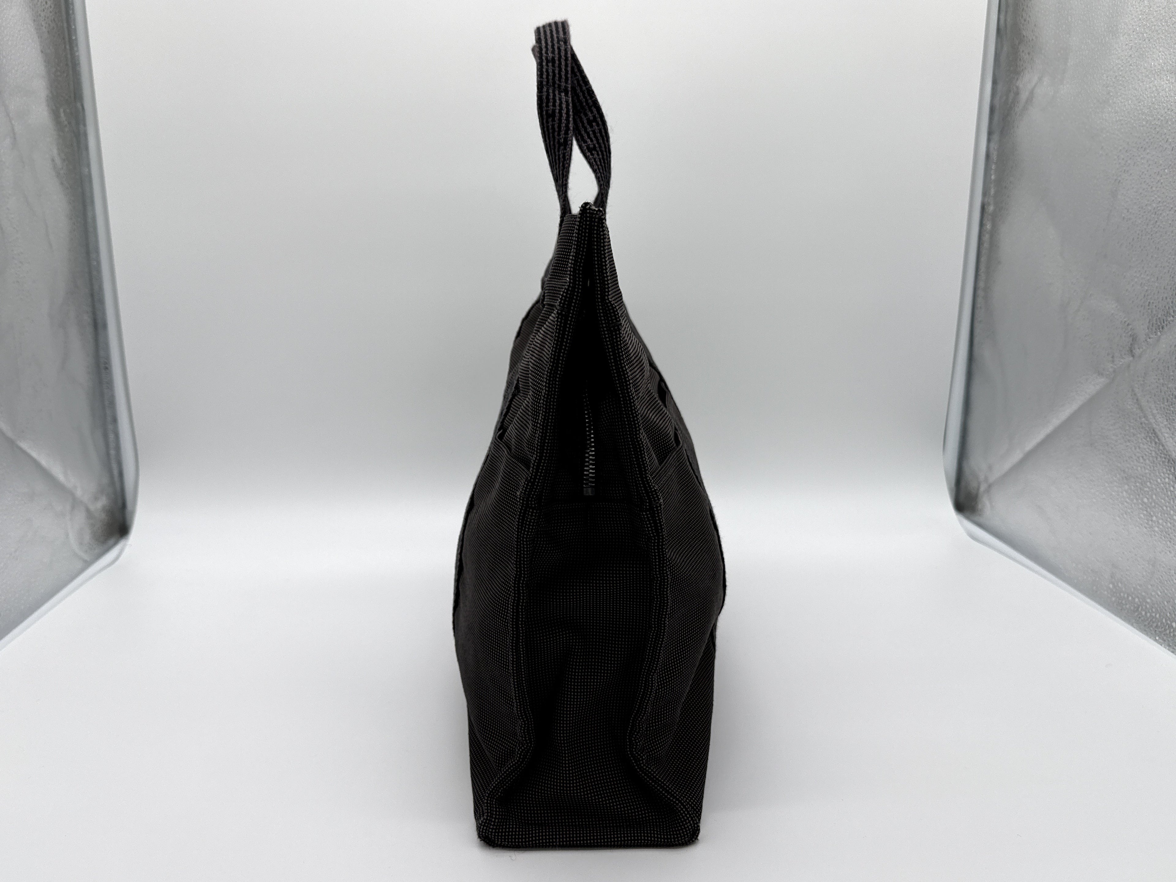 Hermès Her Line MM Hand Bag – Gray Canvas (SKU: 150448)