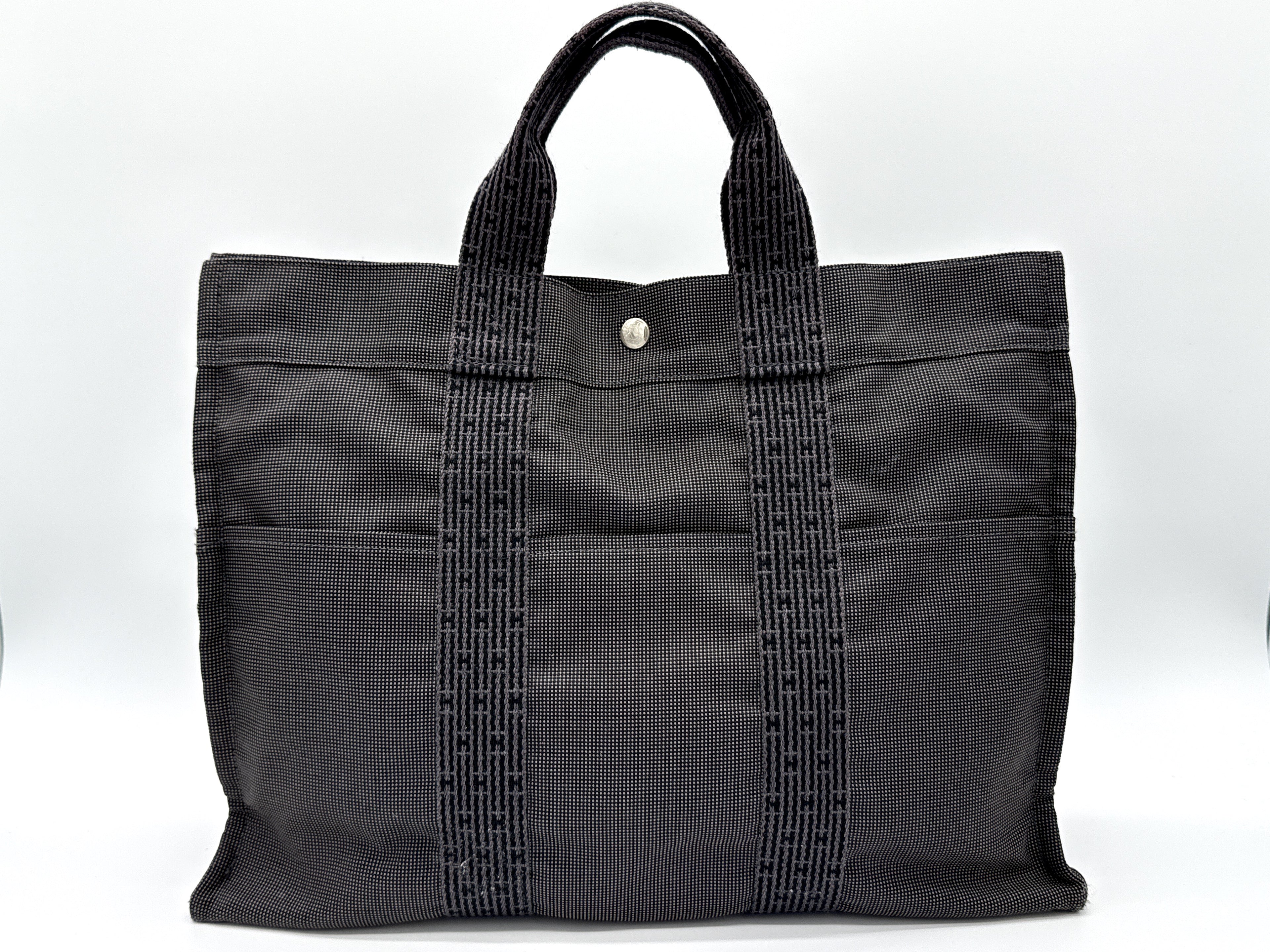 Hermès Her Line MM Hand Bag – Gray Canvas (SKU: 150448)