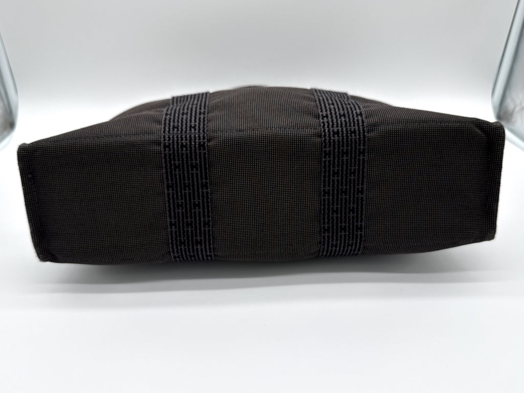 Hermès Her Line MM Hand Bag – Gray Canvas (SKU: 150448)