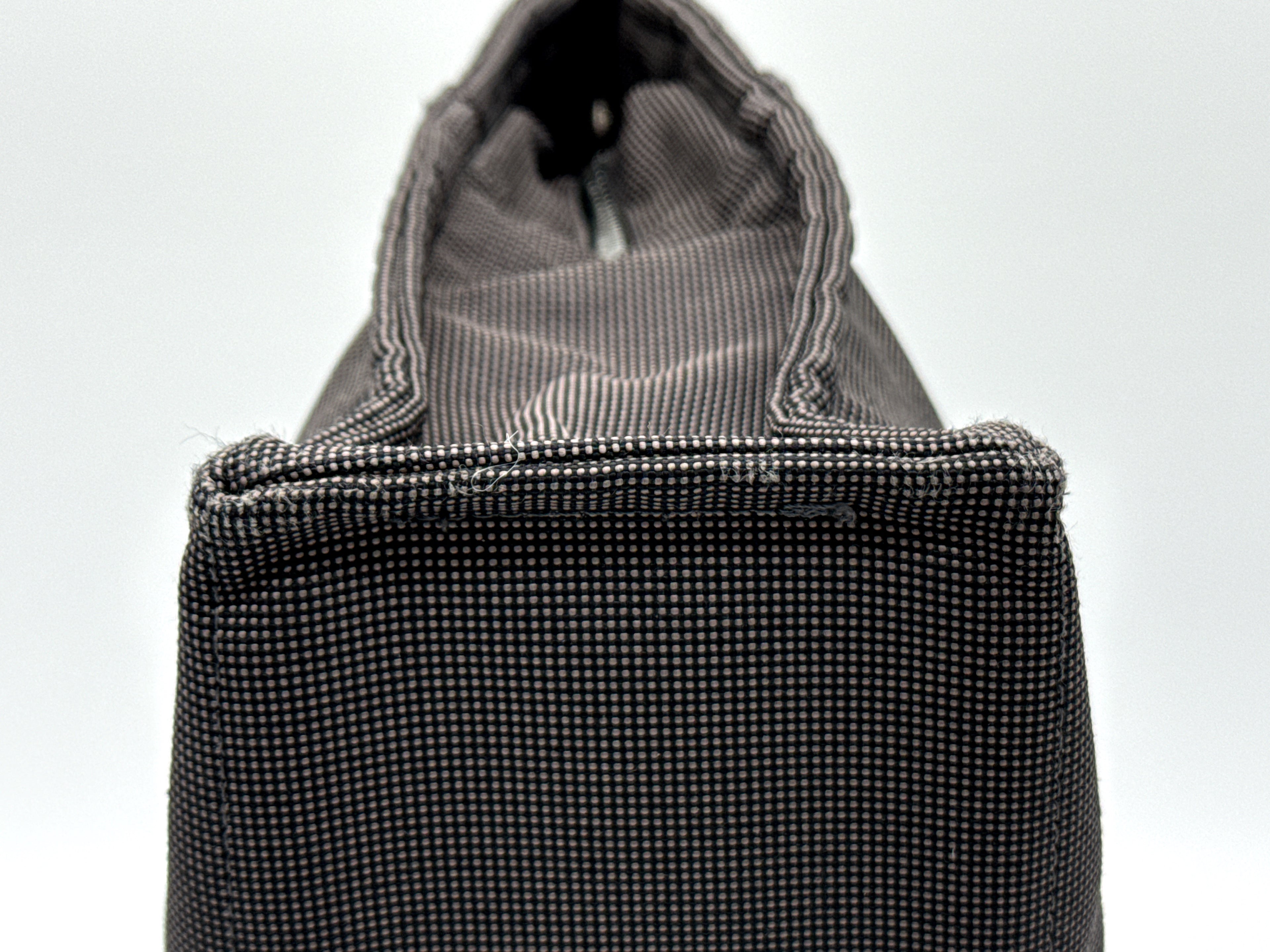 Hermès Her Line MM Hand Bag – Gray Canvas (SKU: 150448)