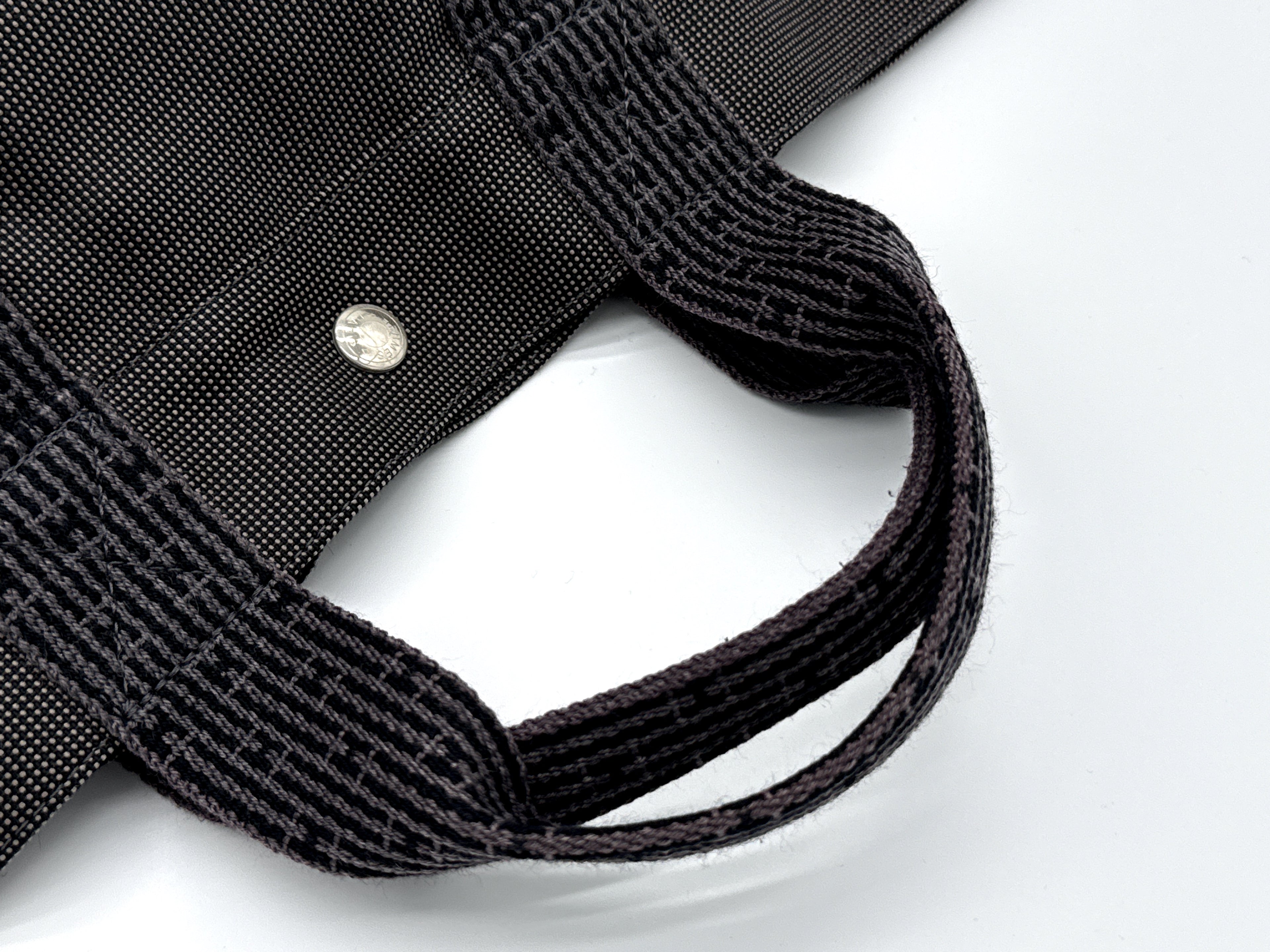 Hermès Her Line MM Hand Bag – Gray Canvas (SKU: 150448)