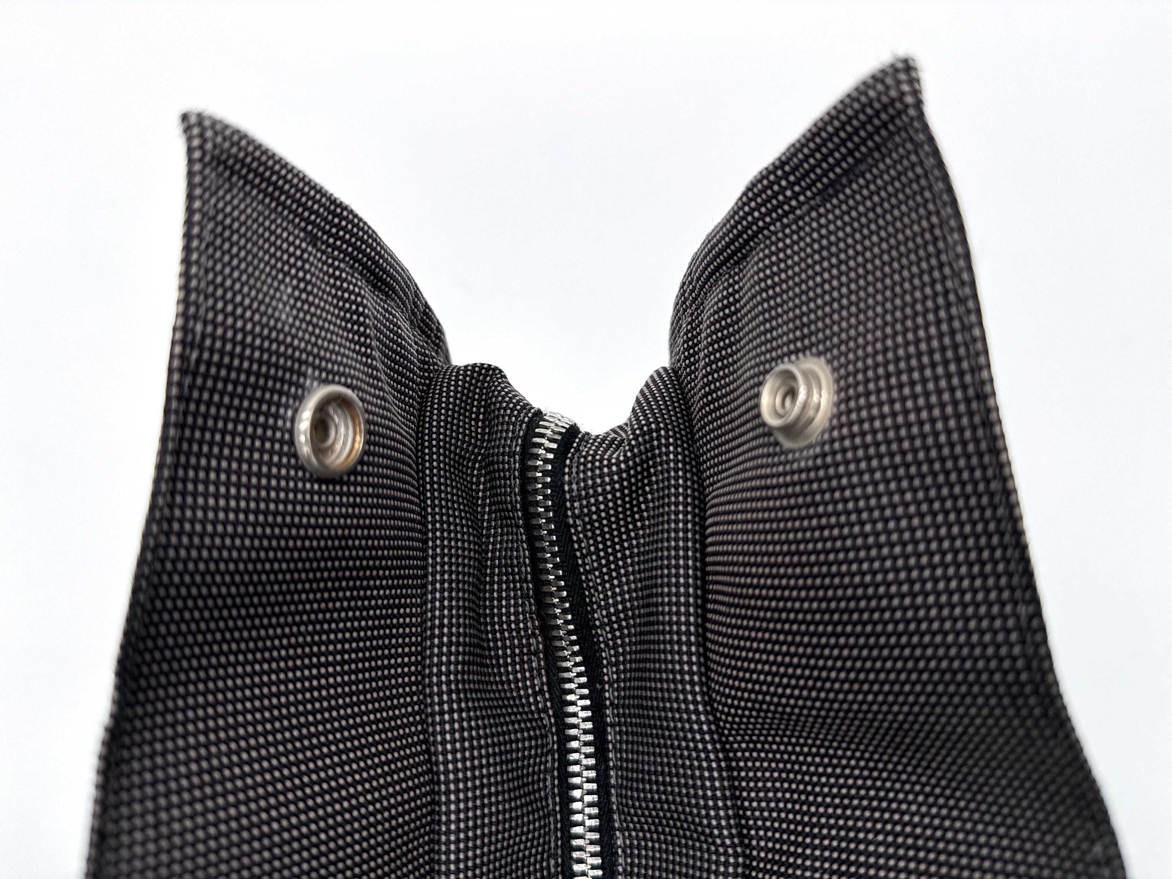 Hermès Her Line MM Hand Bag – Gray Canvas (SKU: 150448)