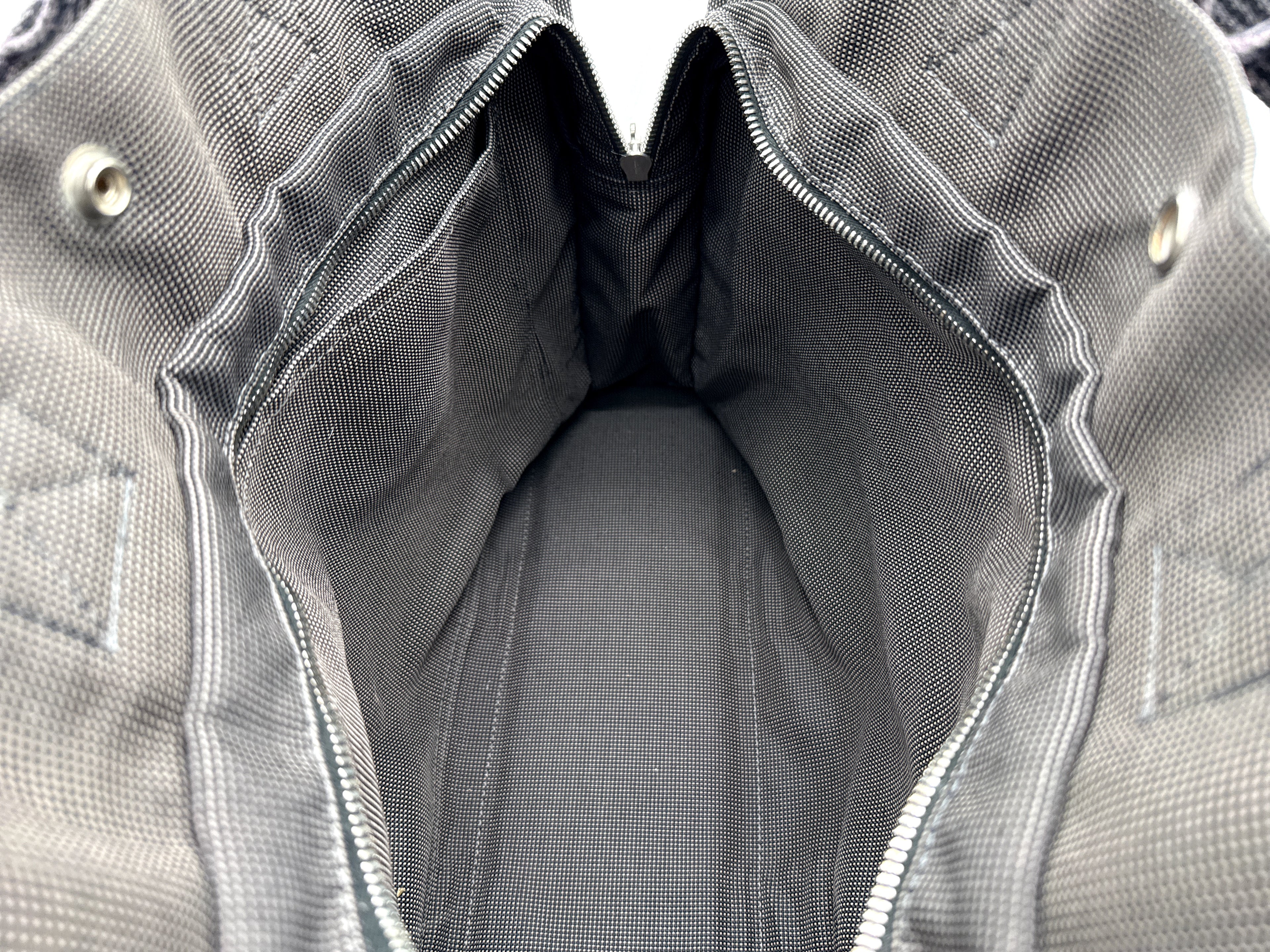 Hermès Her Line MM Hand Bag – Gray Canvas (SKU: 150448)