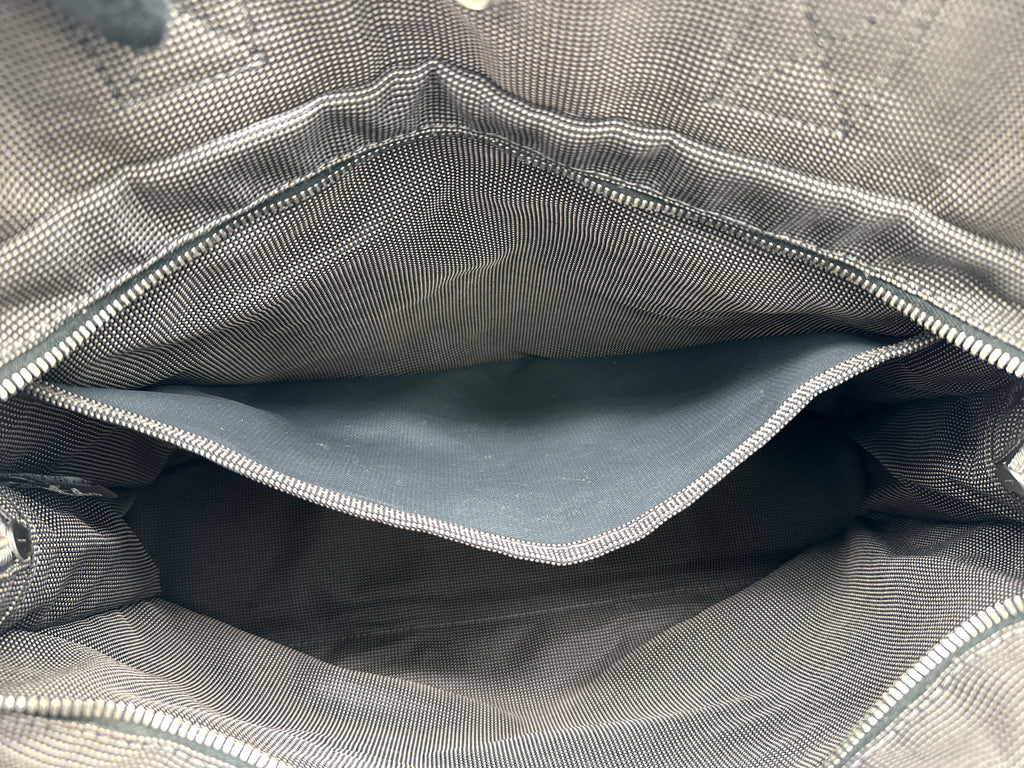 Hermès Her Line MM Hand Bag – Gray Canvas (SKU: 150448)