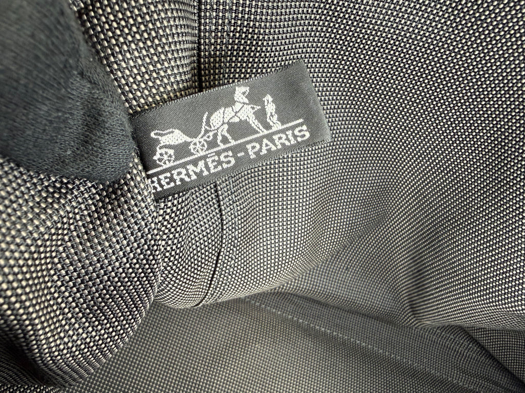 Hermès Her Line MM Hand Bag – Gray Canvas (SKU: 150448)