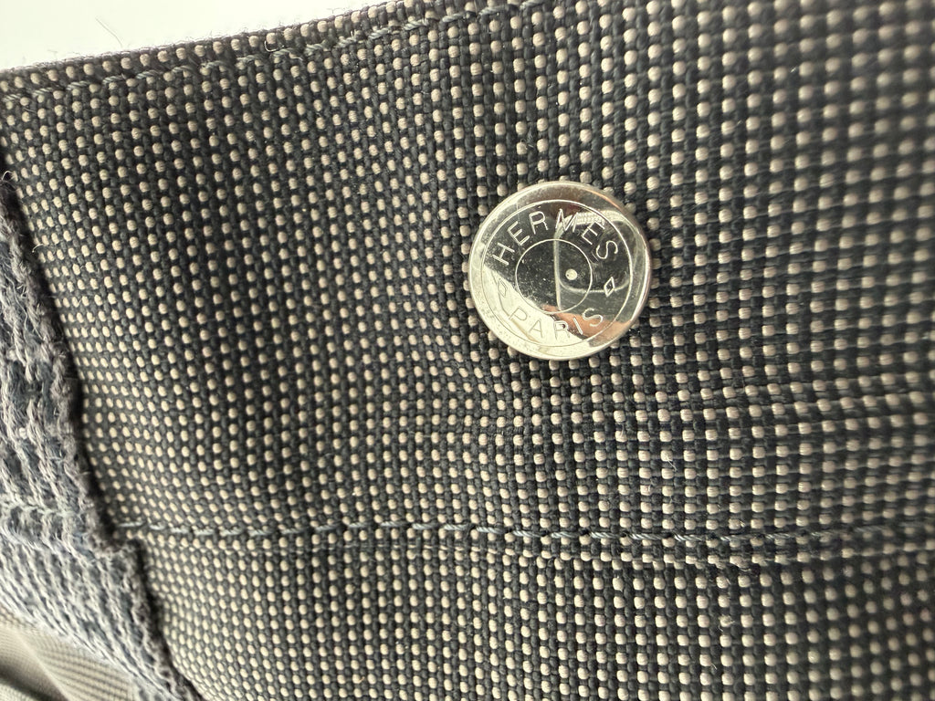 Hermès Her Line MM Hand Bag – Gray Canvas (SKU: 150448)