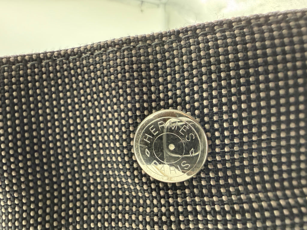 Hermès Her Line MM Hand Bag – Gray Canvas (SKU: 150448)