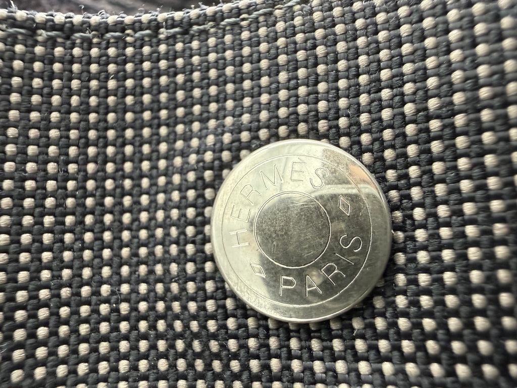 Hermès Her Line MM Hand Bag – Gray Canvas (SKU: 150448)