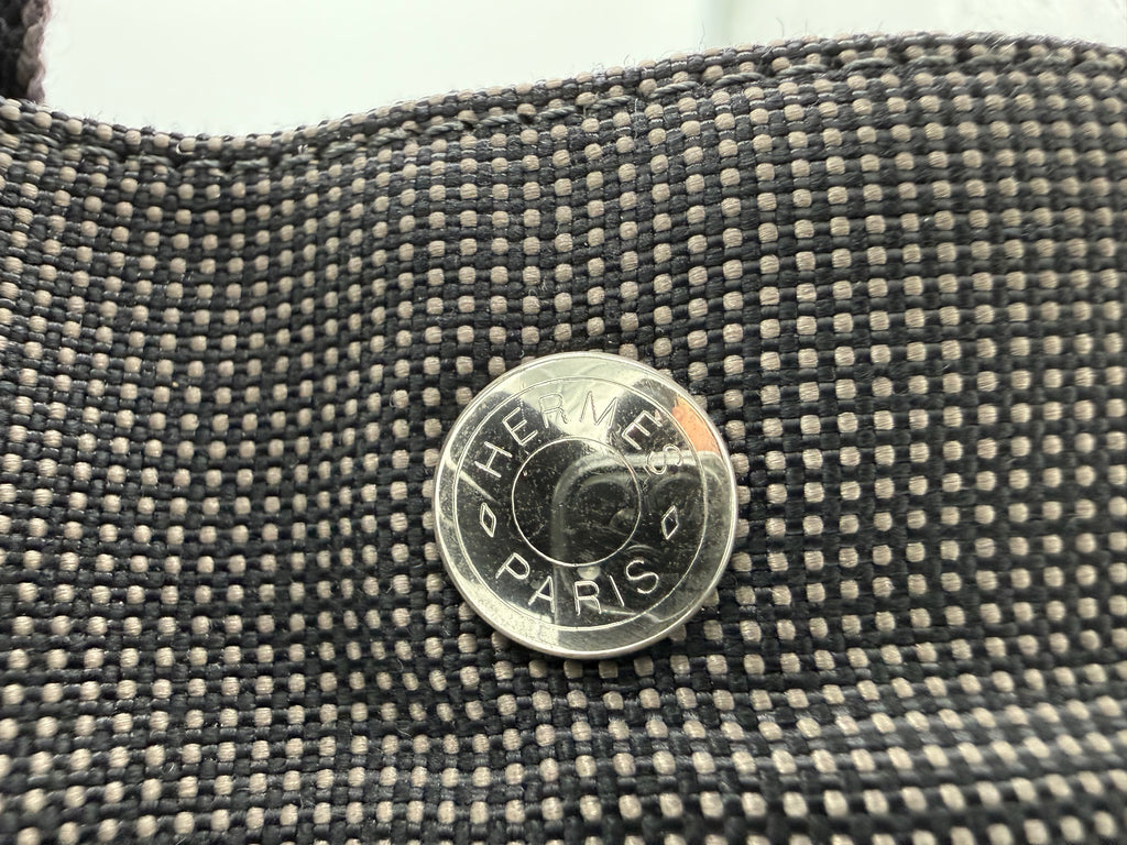 Hermès Her Line MM Hand Bag – Gray Canvas (SKU: 150448)
