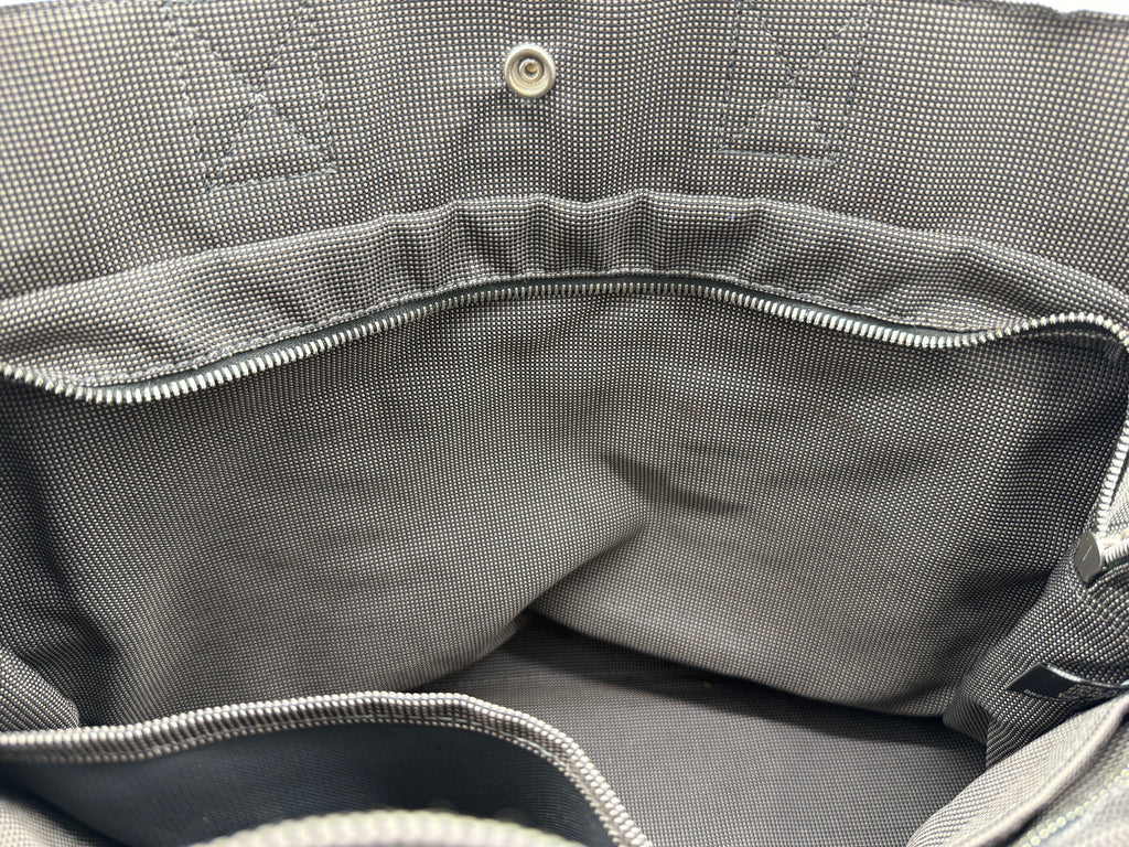 Hermès Her Line MM Hand Bag – Gray Canvas (SKU: 150448)