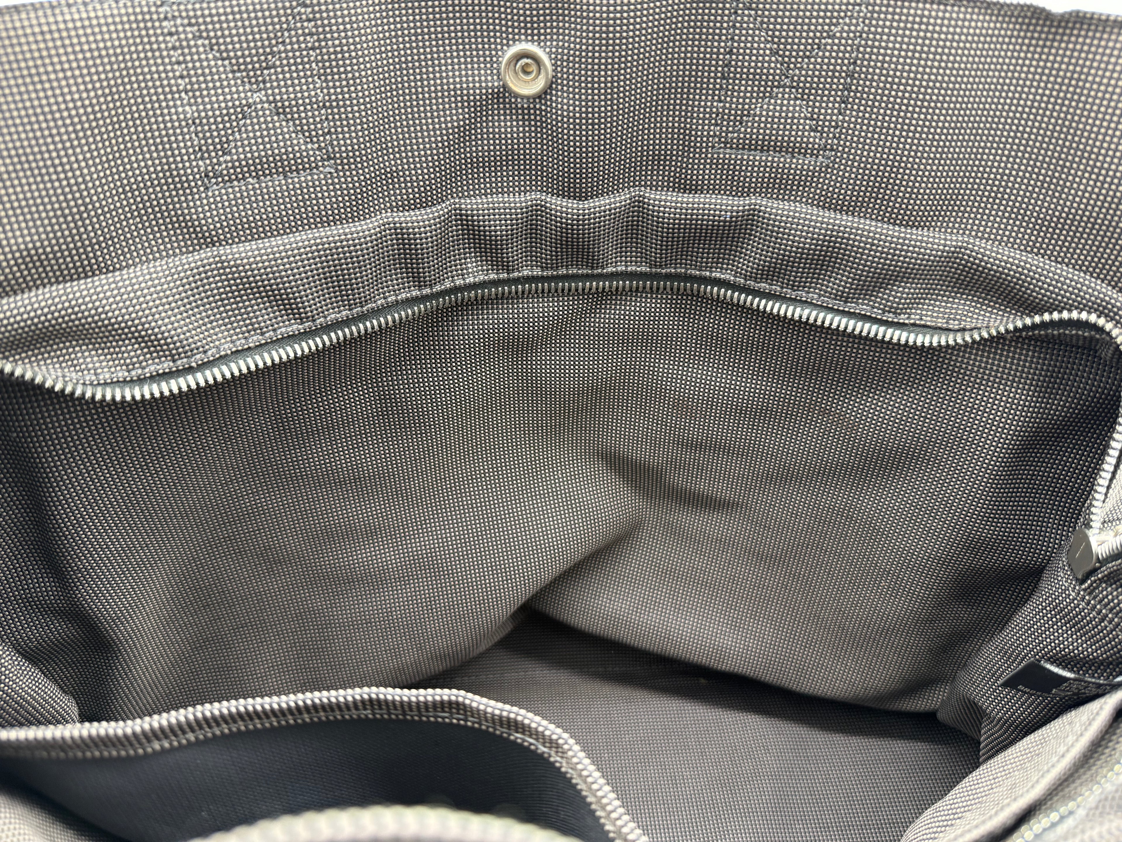 Hermès Her Line MM Hand Bag – Gray Canvas (SKU: 150448)