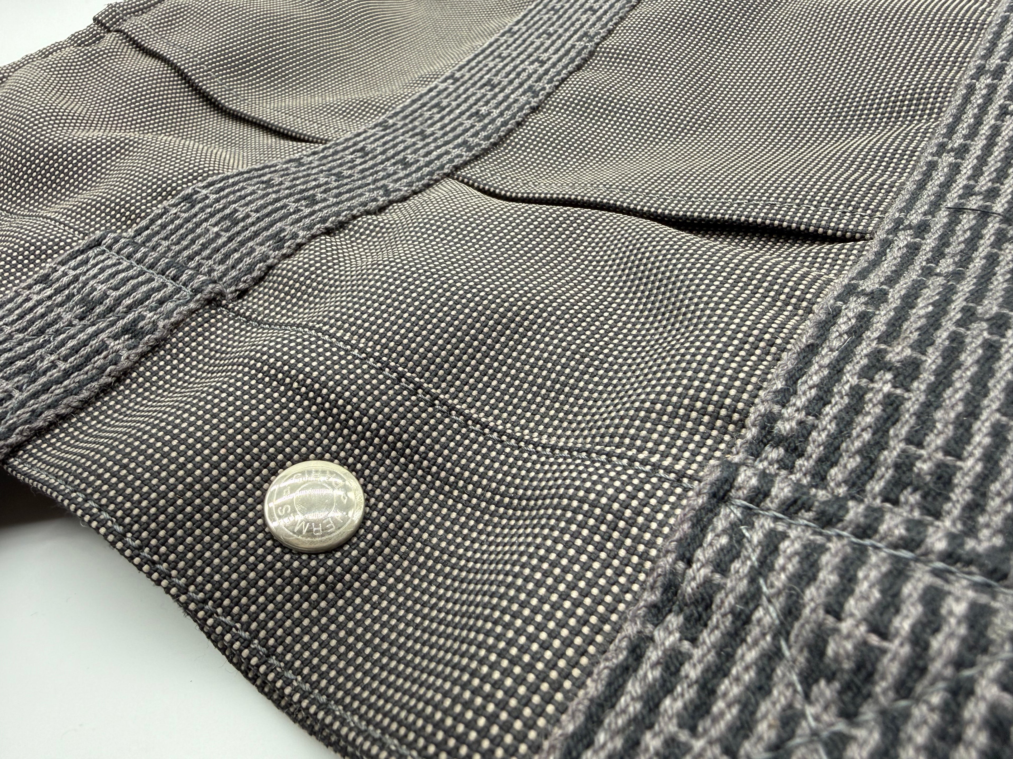 Hermès Her Line MM Hand Bag – Gray Canvas (SKU: 150448)