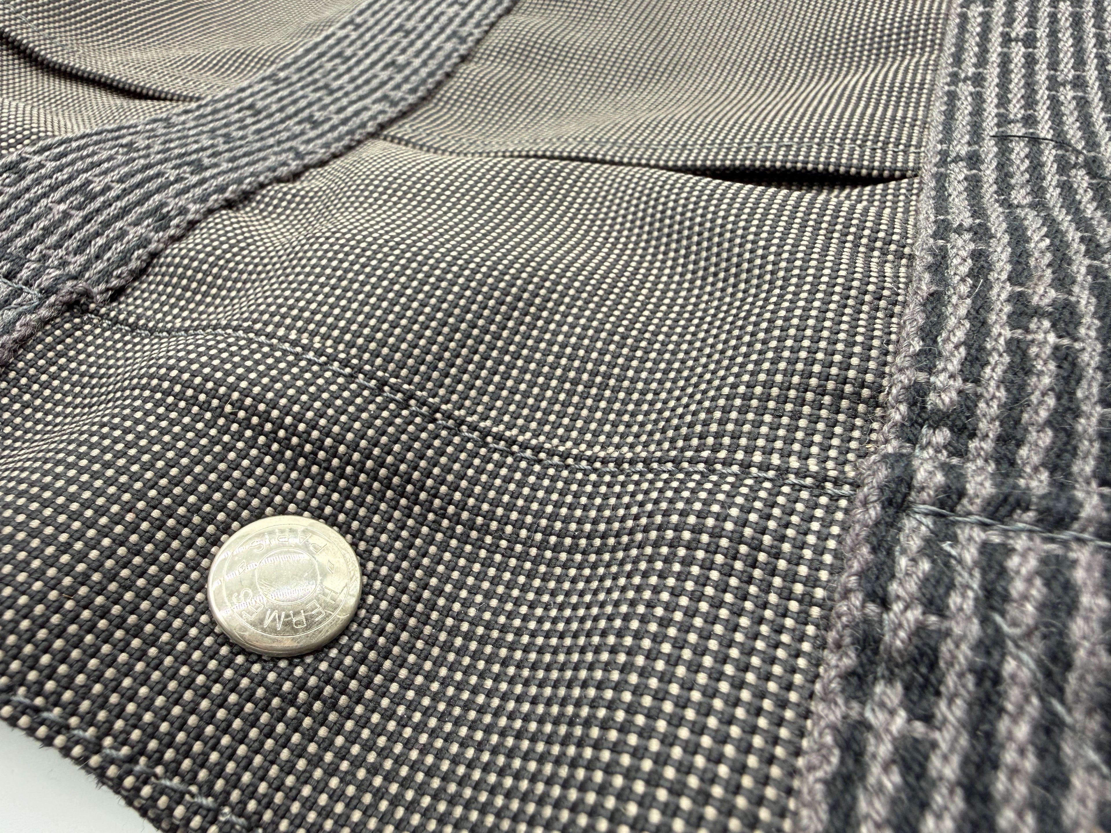 Hermès Her Line MM Hand Bag – Gray Canvas (SKU: 150448)