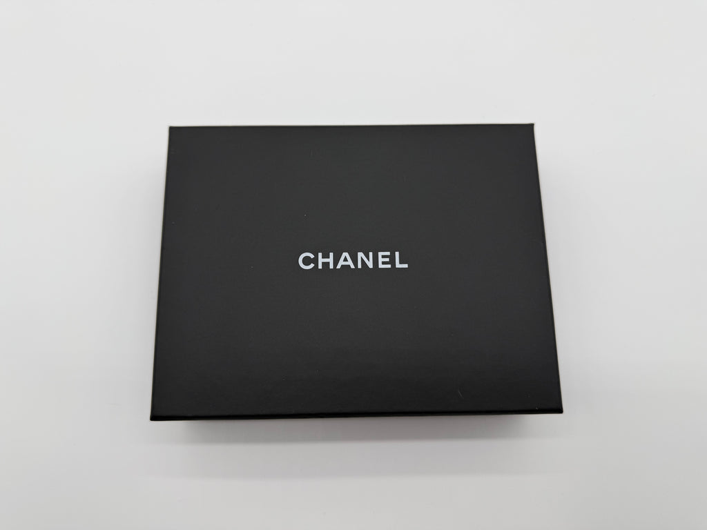 Chanel Matelassé Compact Wallet – Pink Caviar Skin (SKU: 143012M)