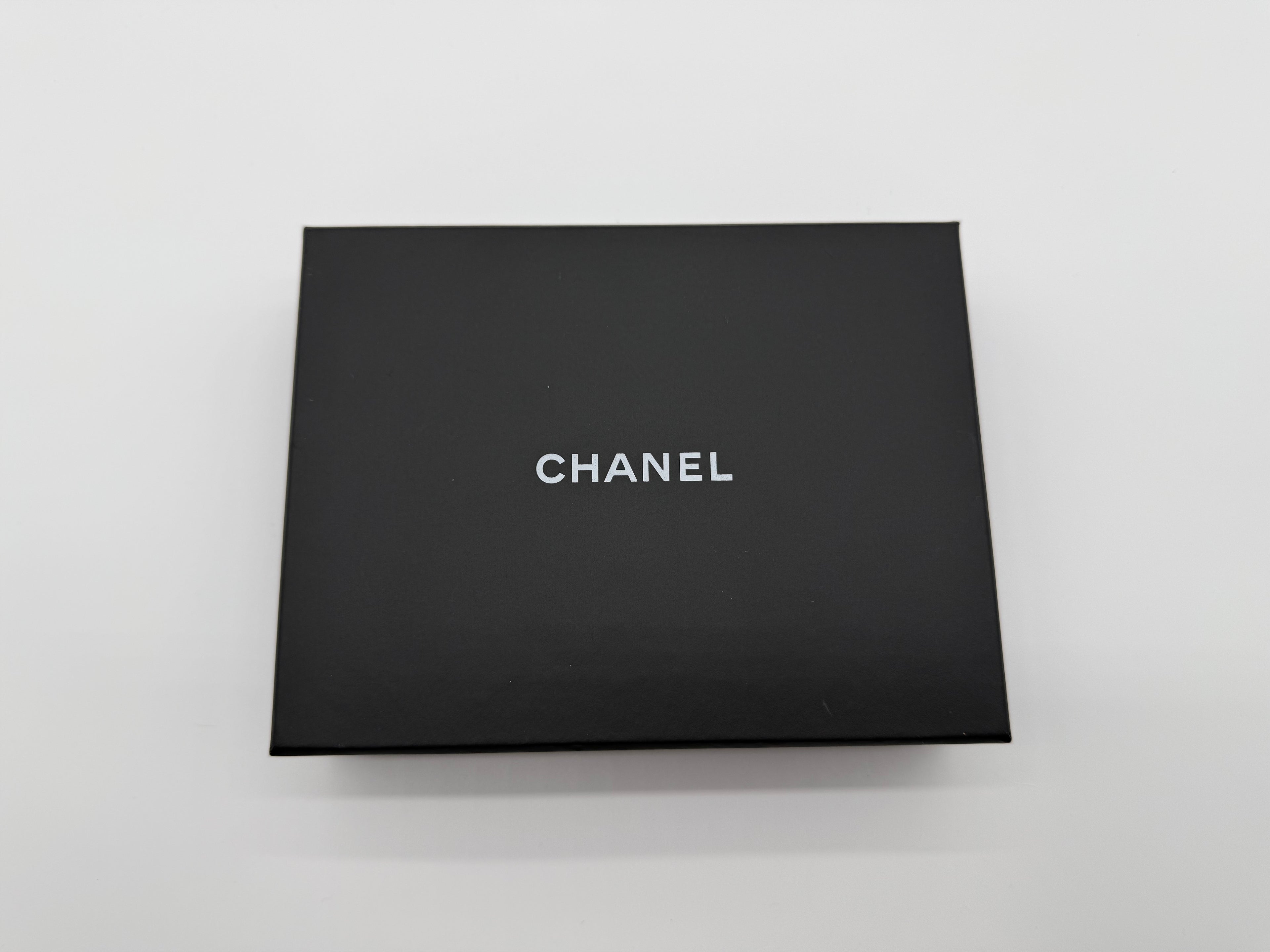 Chanel Matelassé Compact Wallet – Pink Caviar Skin (SKU: 143012M)