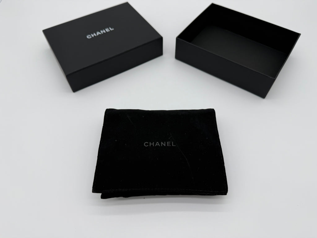 Chanel Matelassé Compact Wallet – Pink Caviar Skin (SKU: 143012M)