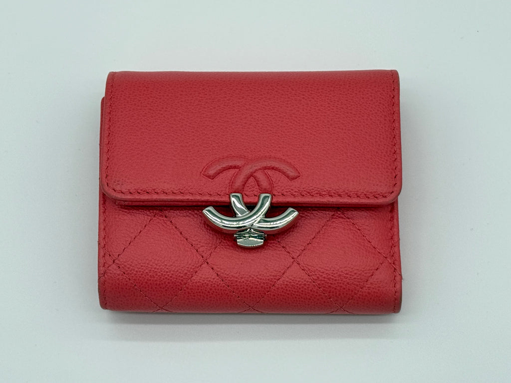 Chanel Matelassé Compact Wallet – Pink Caviar Skin (SKU: 143012M)