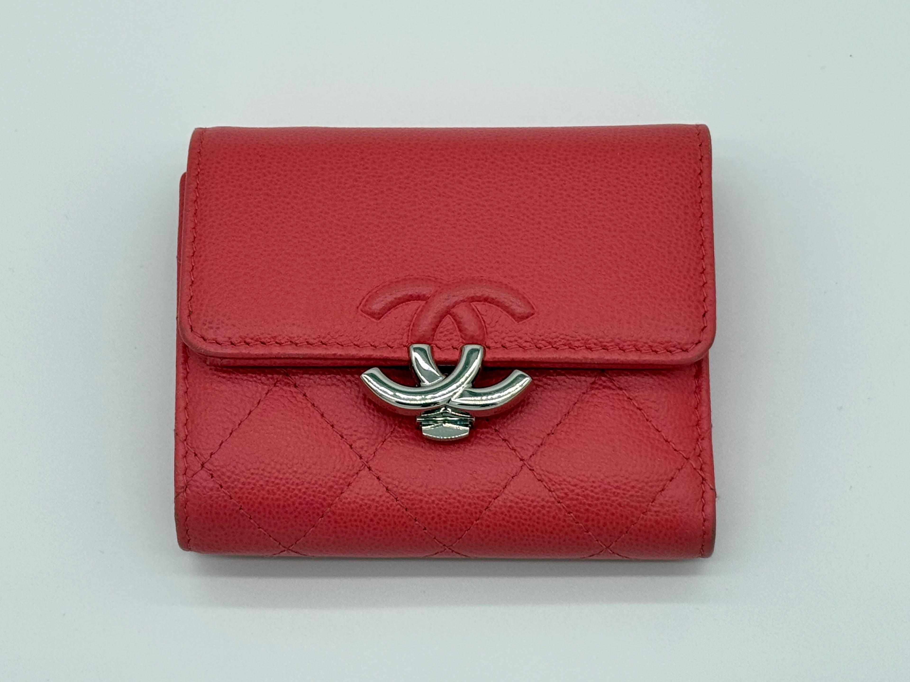 Chanel Matelassé Compact Wallet – Pink Caviar Skin (SKU: 143012M)