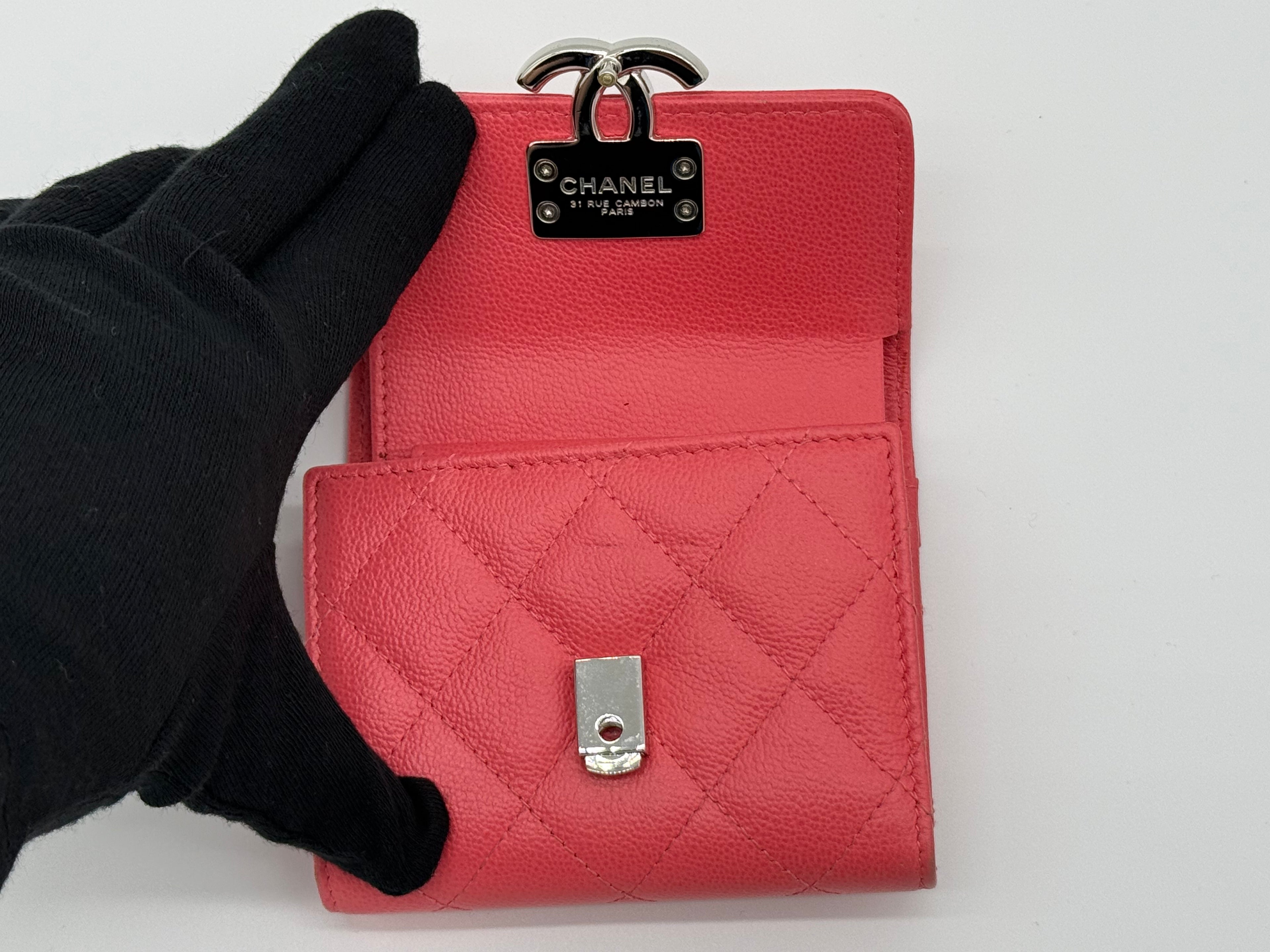 Chanel Matelassé Compact Wallet – Pink Caviar Skin (SKU: 143012M)