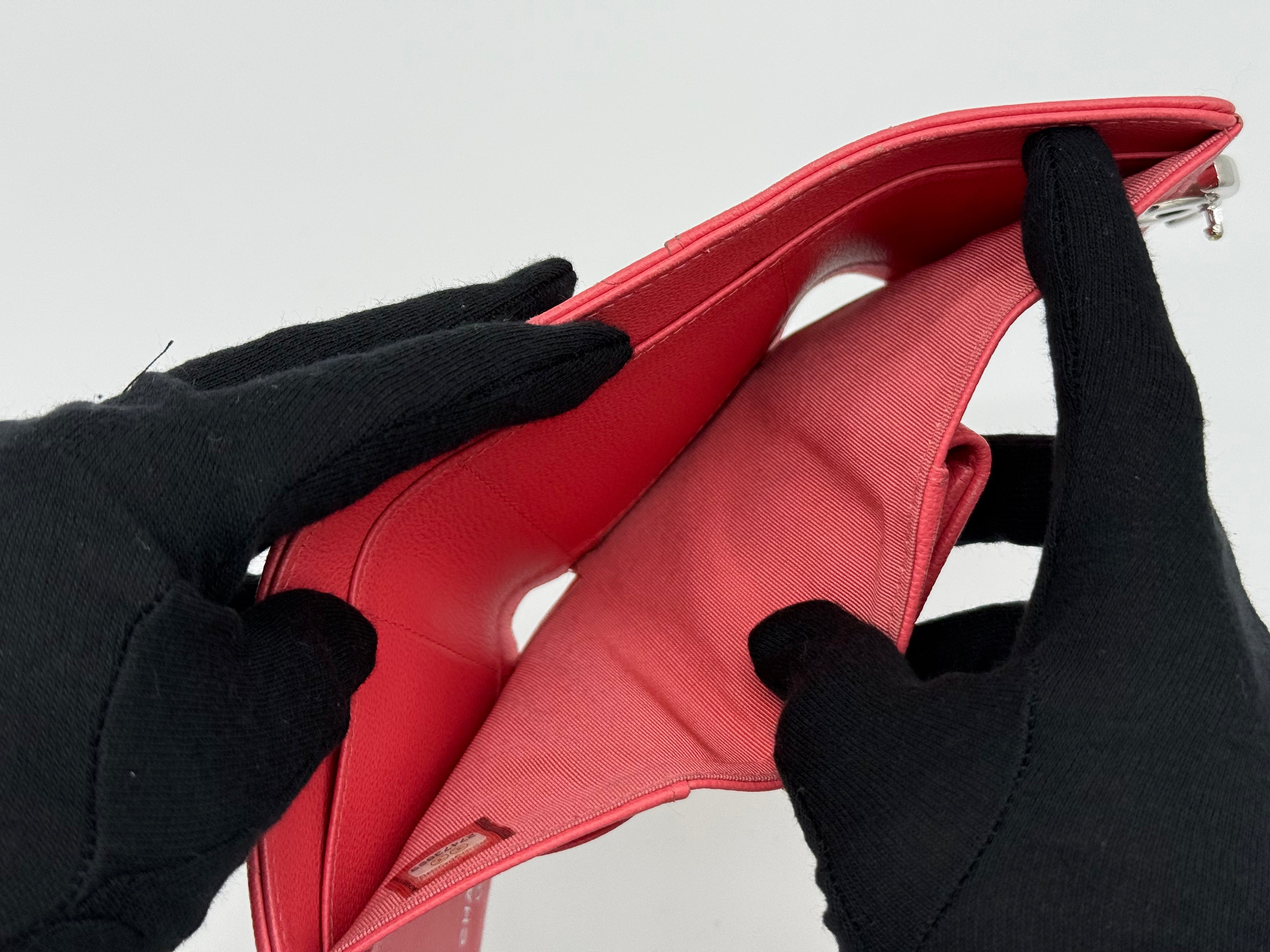 Chanel Matelassé Compact Wallet – Pink Caviar Skin (SKU: 143012M)