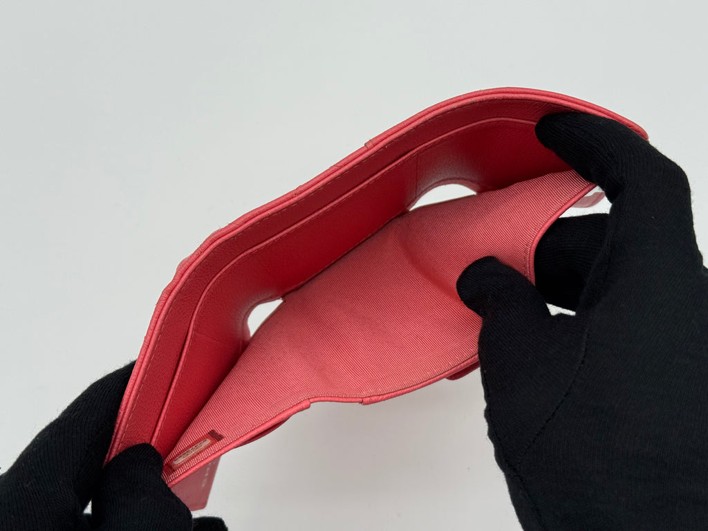 Chanel Matelassé Compact Wallet – Pink Caviar Skin (SKU: 143012M)