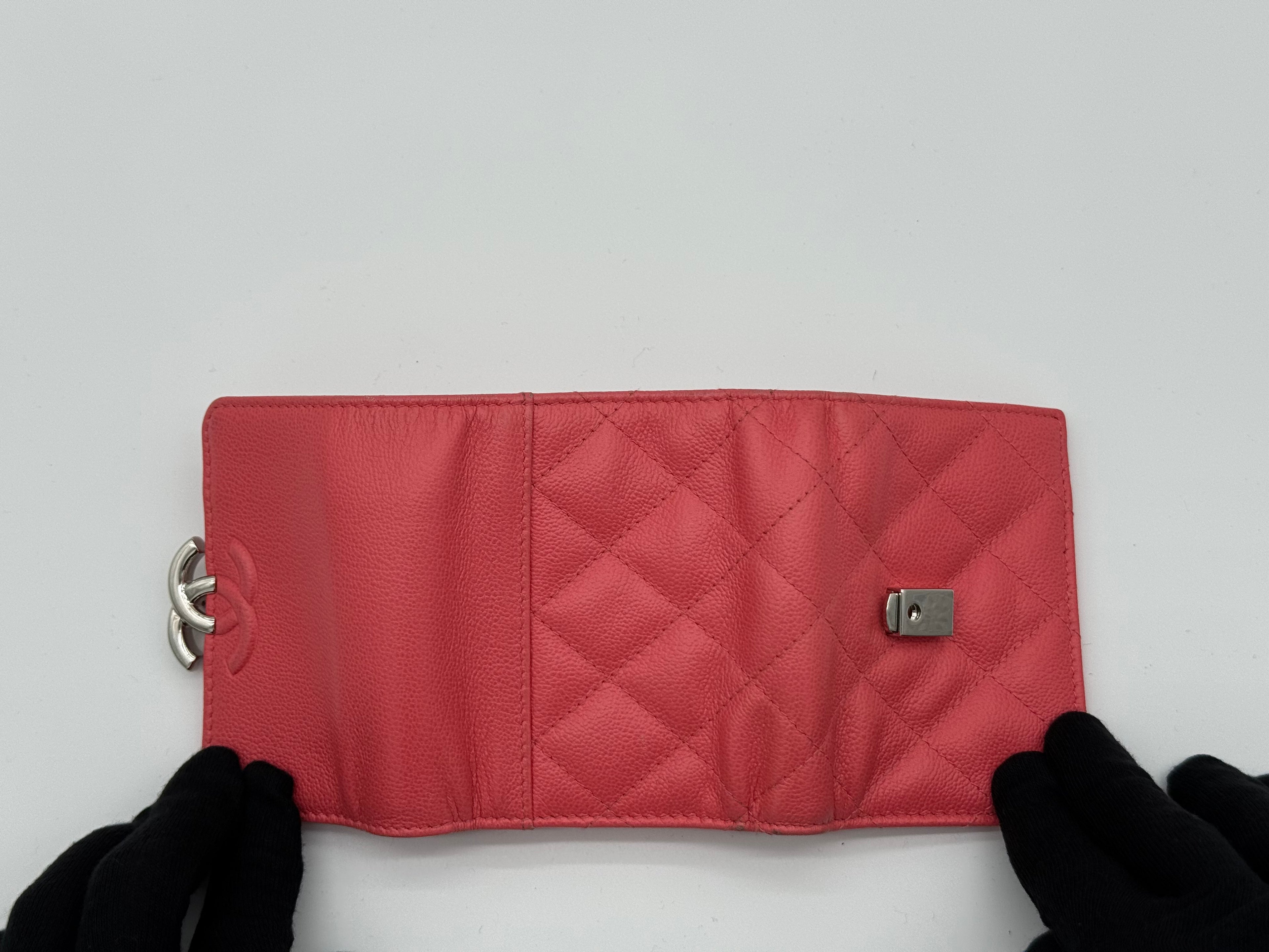 Chanel Matelassé Compact Wallet – Pink Caviar Skin (SKU: 143012M)