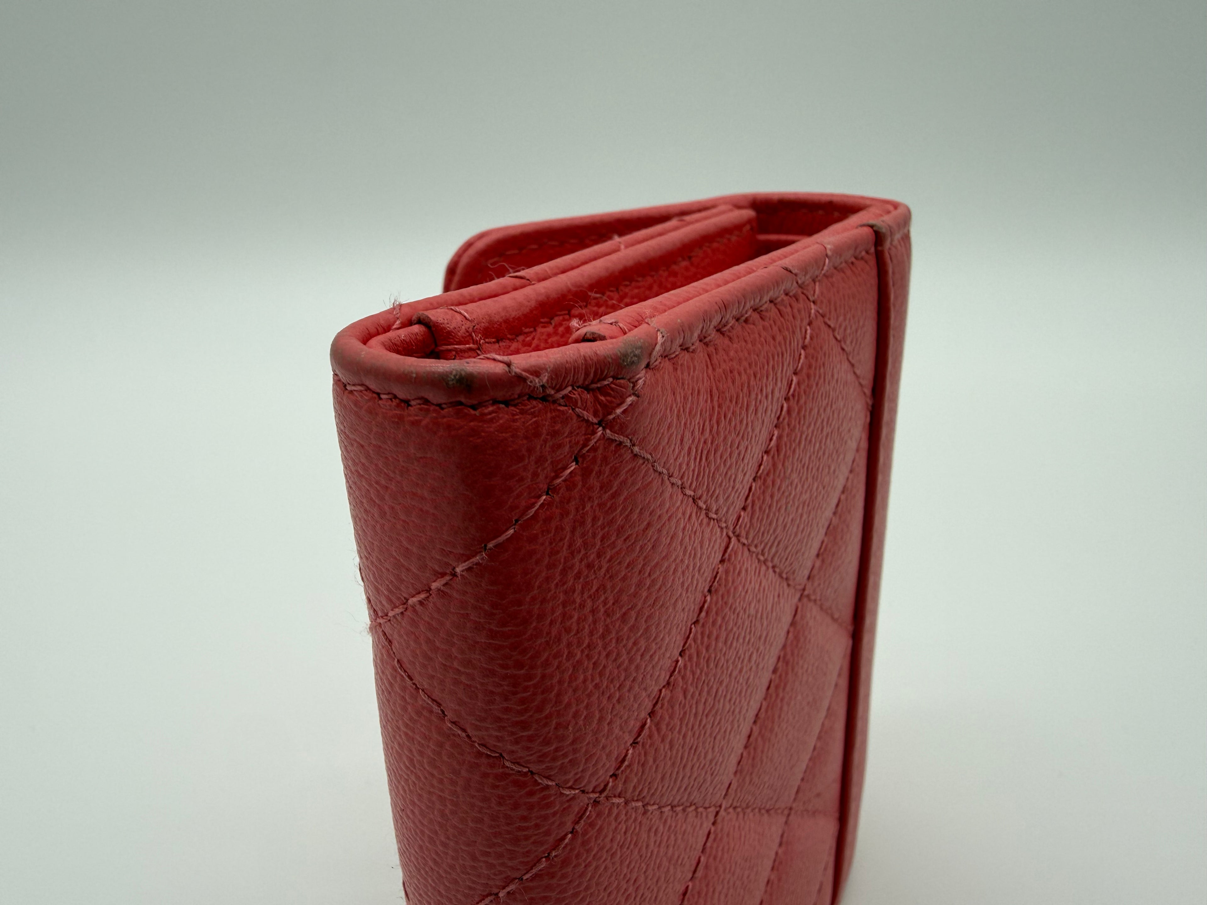 Chanel Matelassé Compact Wallet – Pink Caviar Skin (SKU: 143012M)