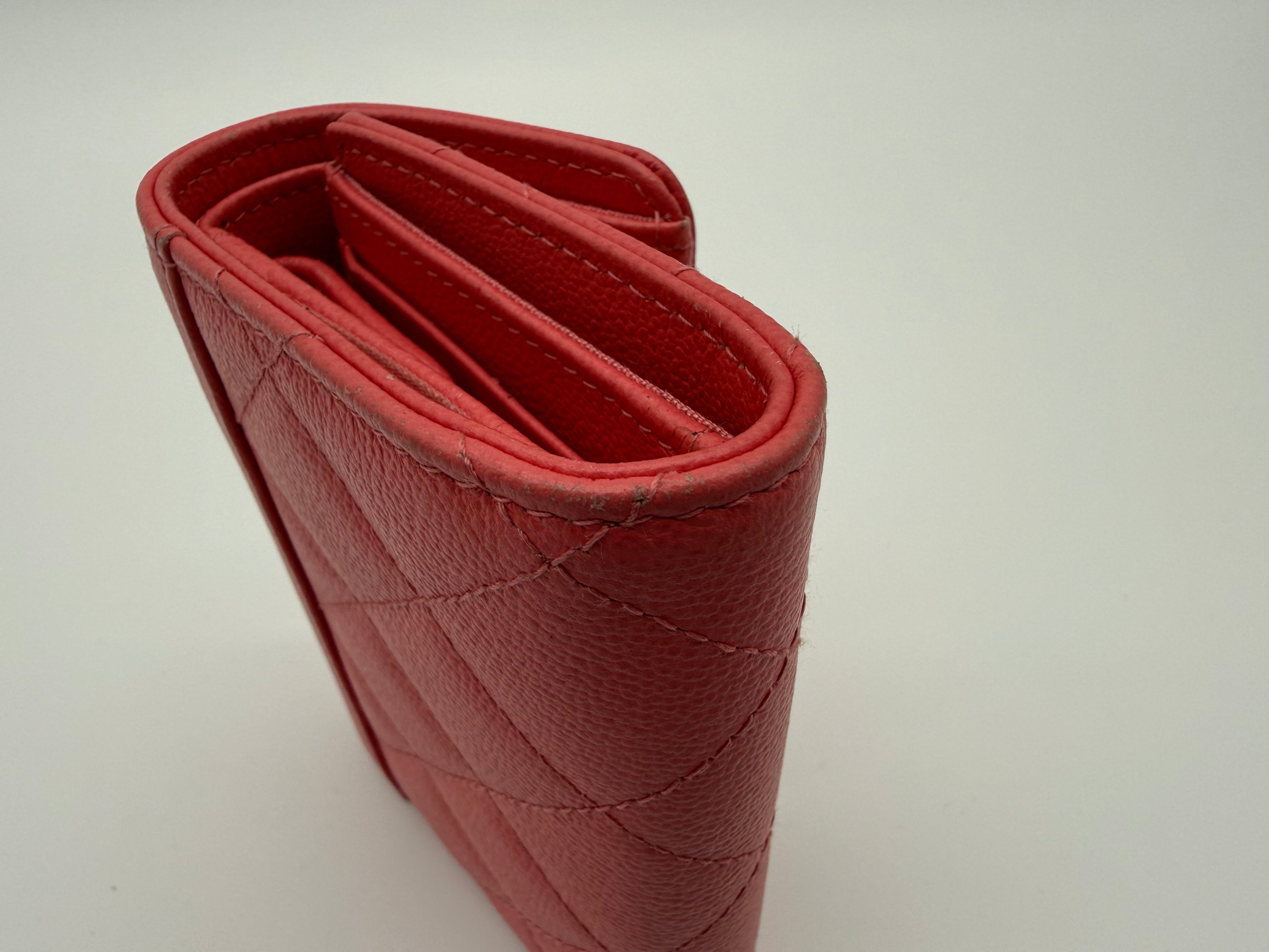 Chanel Matelassé Compact Wallet – Pink Caviar Skin (SKU: 143012M)