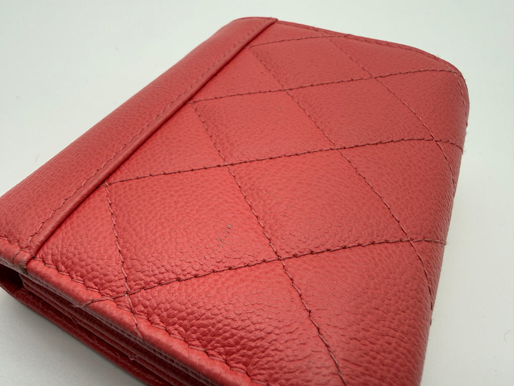 Chanel Matelassé Compact Wallet – Pink Caviar Skin (SKU: 143012M)