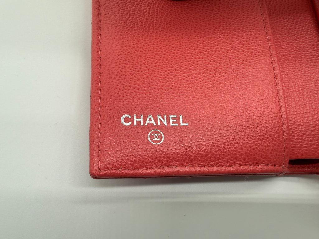 Chanel Matelassé Compact Wallet – Pink Caviar Skin (SKU: 143012M)