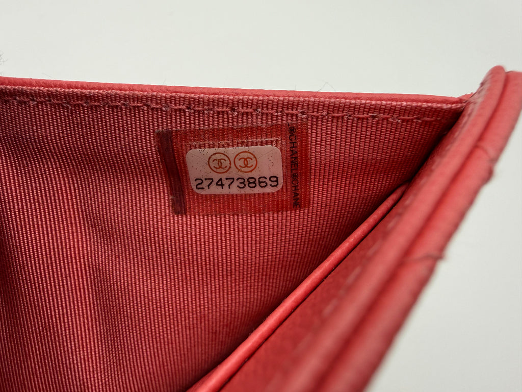 Chanel Matelassé Compact Wallet – Pink Caviar Skin (SKU: 143012M)