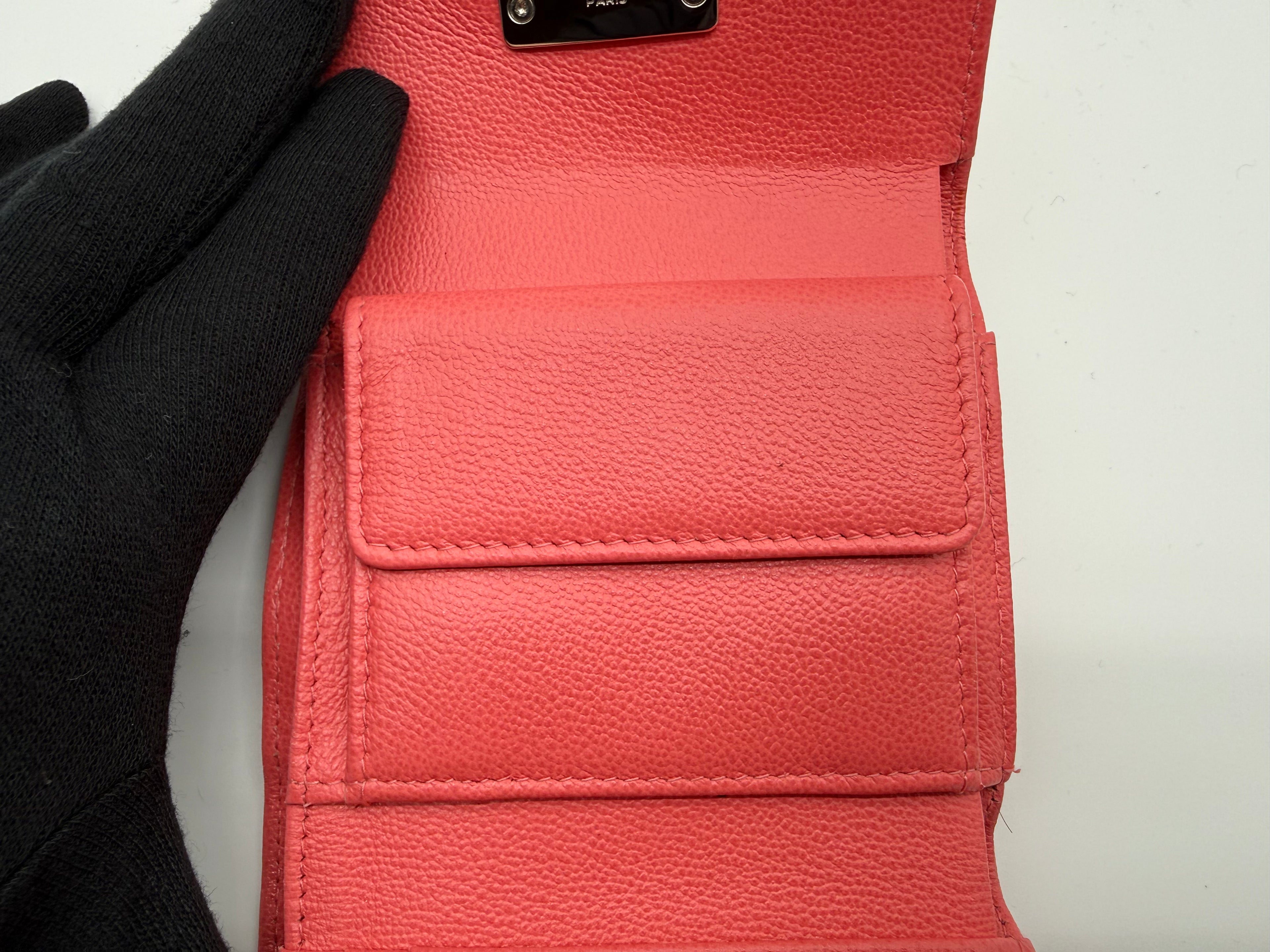 Chanel Matelassé Compact Wallet – Pink Caviar Skin (SKU: 143012M)