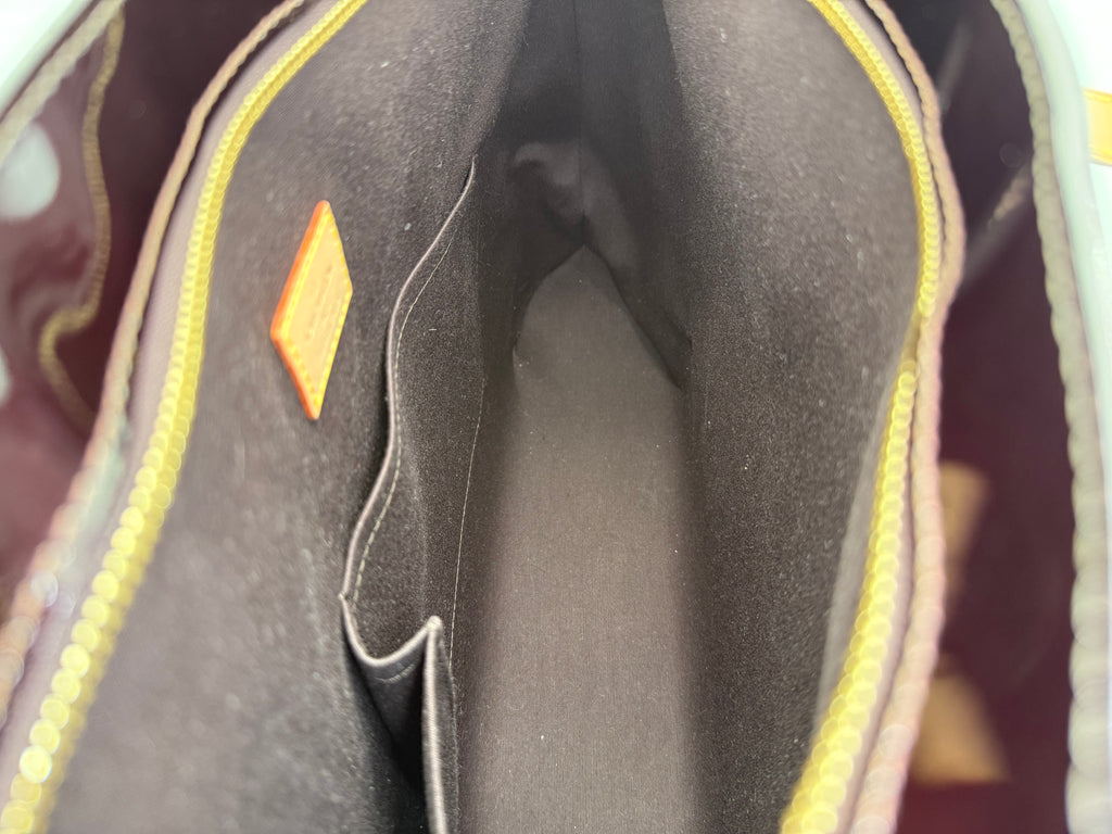 Louis Vuitton Monogram Vernis Brentwood Tote – Amarante Patent Leather (SKU: 149227V)