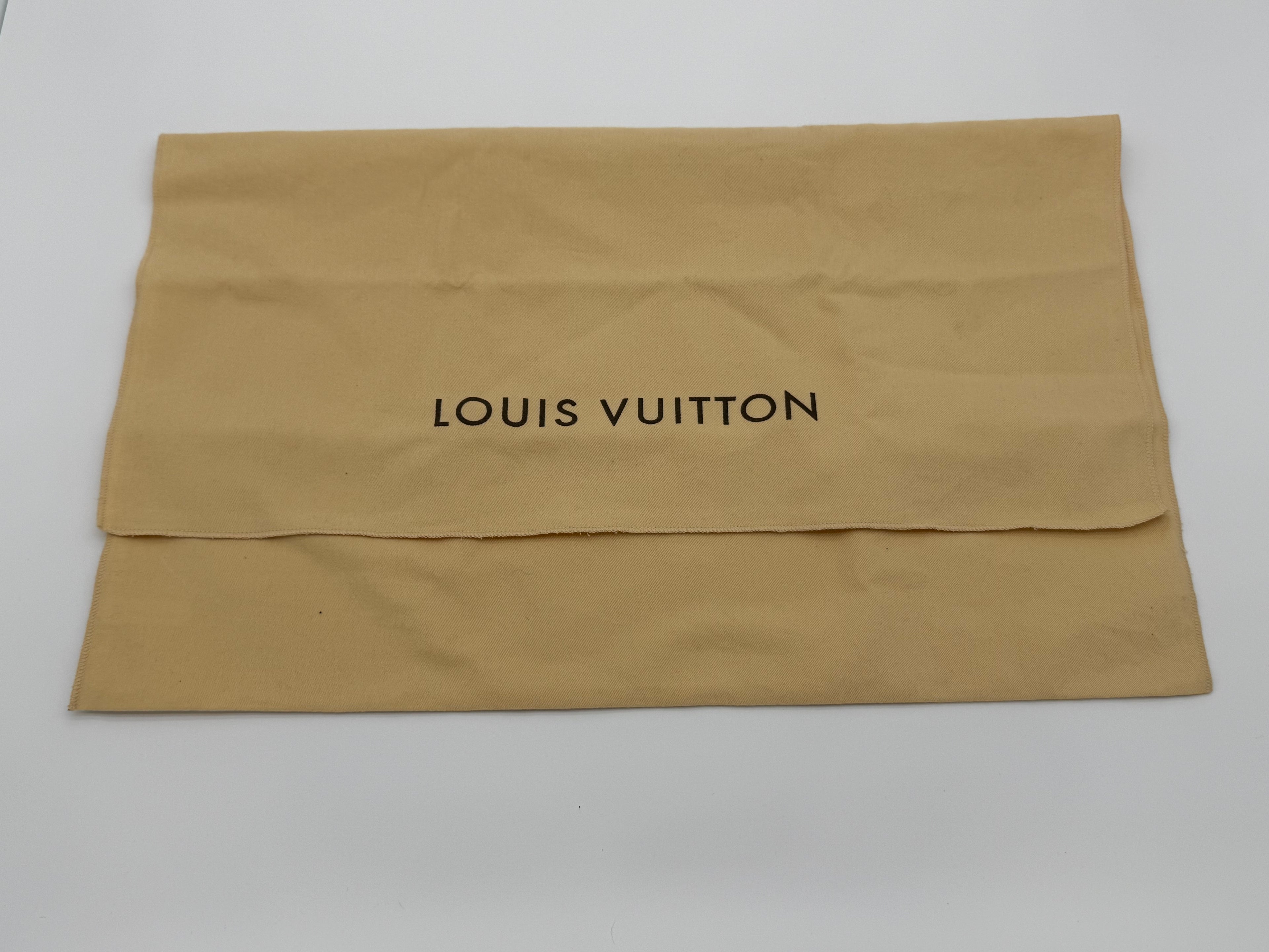 Louis Vuitton Monogram Vernis Brentwood Tote – Amarante Patent Leather (SKU: 149227V)