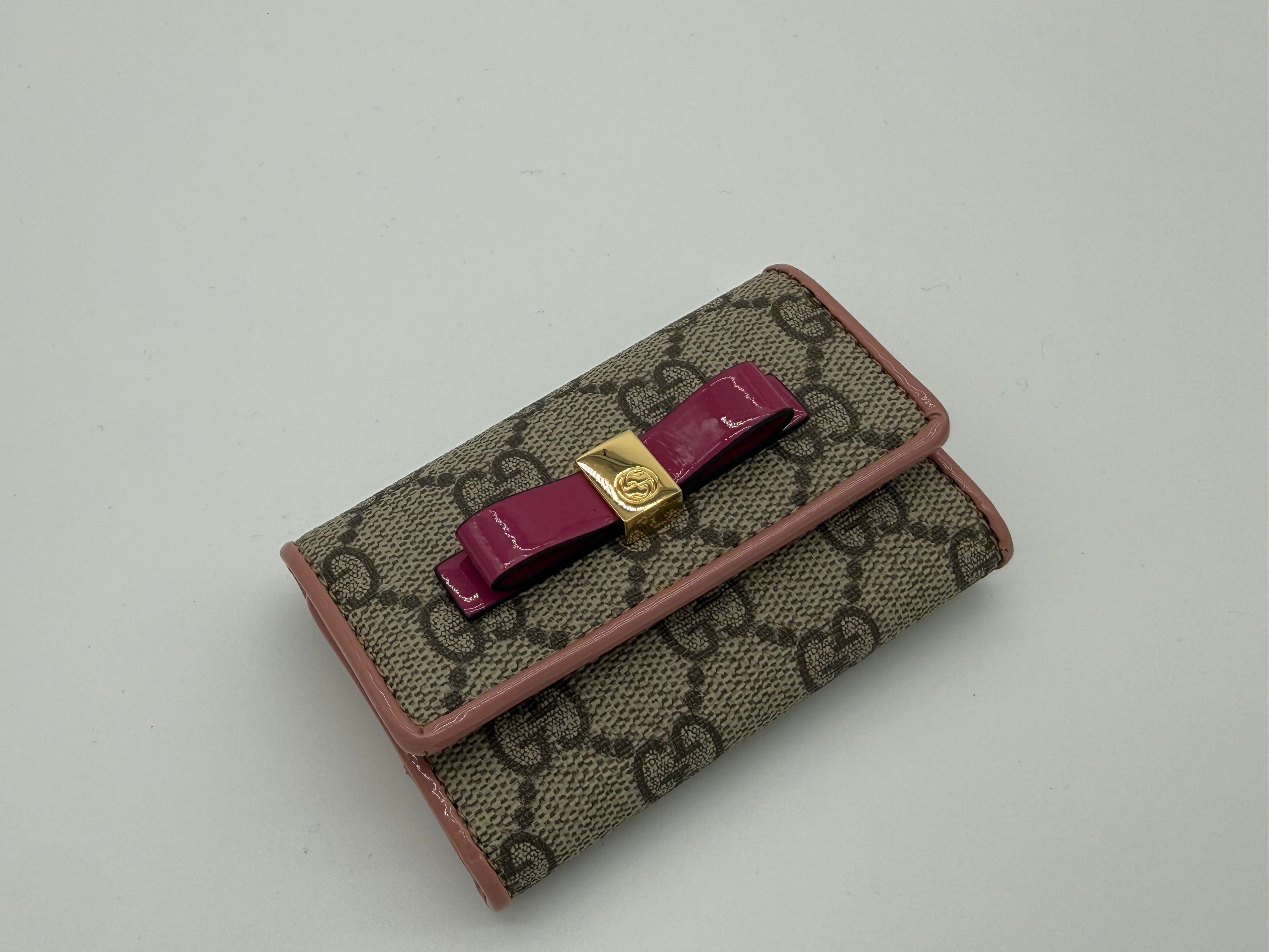 Gucci GG Supreme Key Case – Beige Canvas (SKU: sw1580)