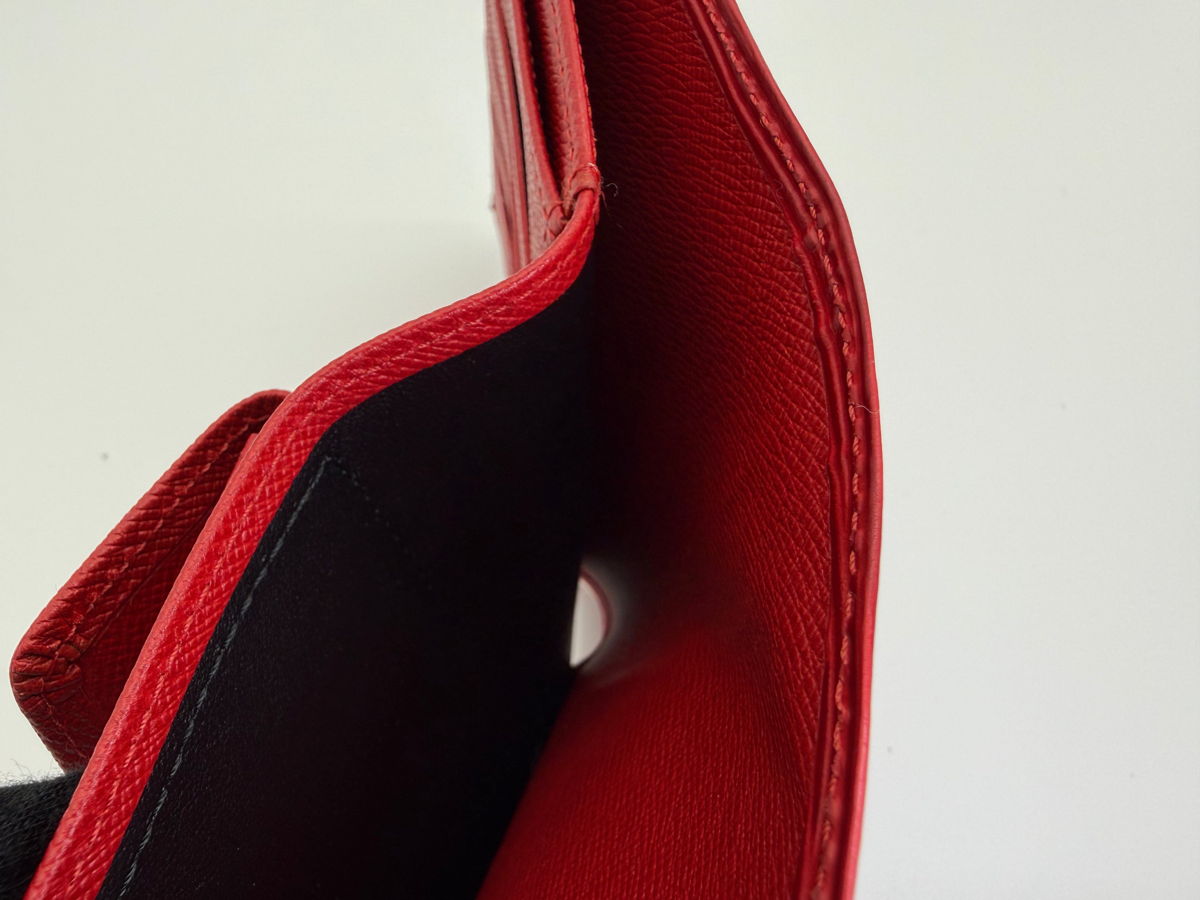 Louis Vuitton Epi Porte Billets Compact Wallet – Red (SKU: am9282)