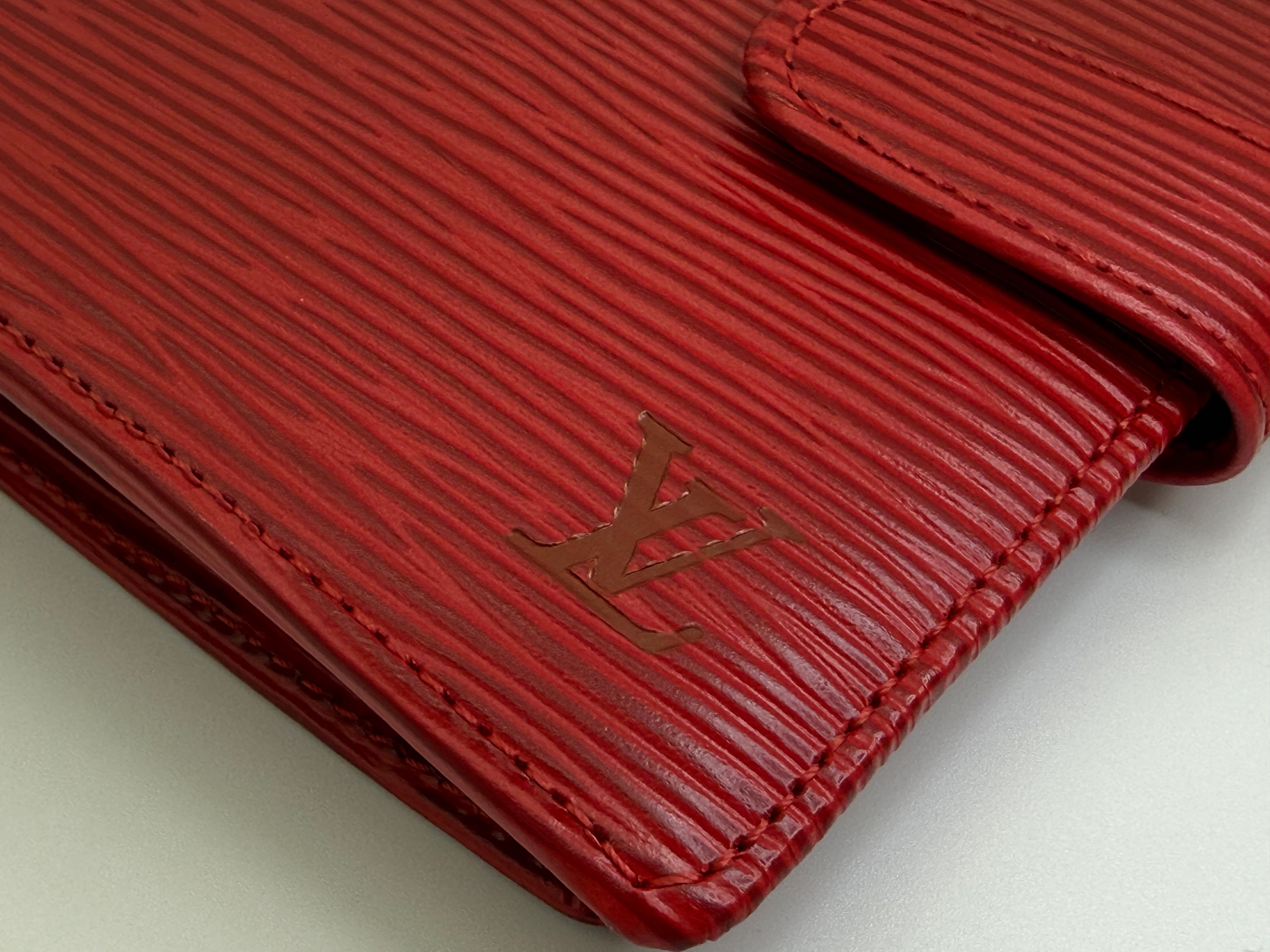 Louis Vuitton Epi Porte Billets Compact Wallet – Red (SKU: am9282)