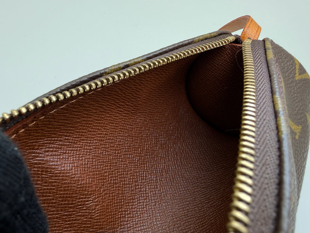 Louis Vuitton Monogram Papillon Pouch – Mini Accessory Pouch in Classic Monogram Canvas (SKU: 147171)