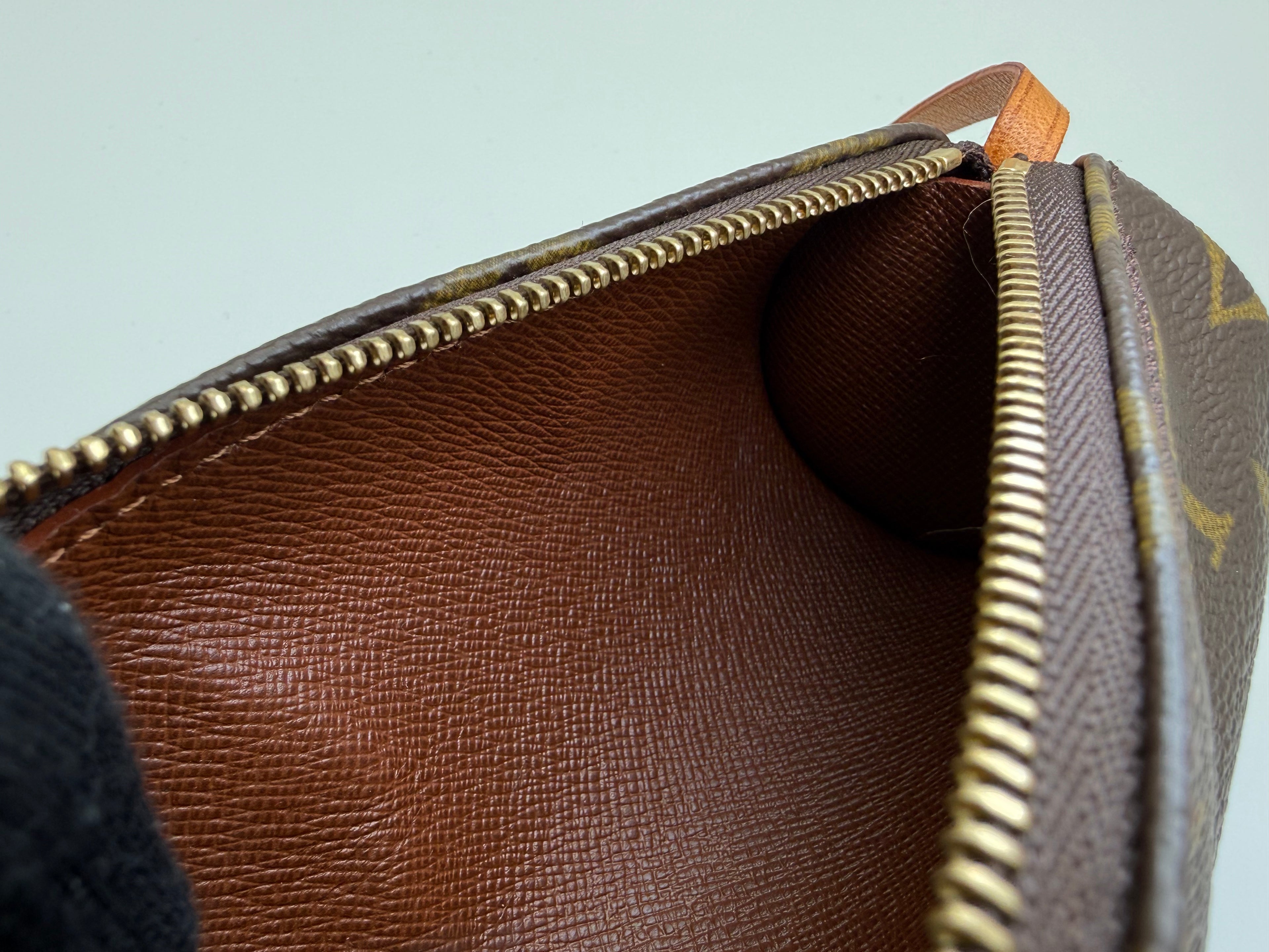 Louis Vuitton Monogram Papillon Pouch – Mini Accessory Pouch in Classic Monogram Canvas (SKU: 147171)