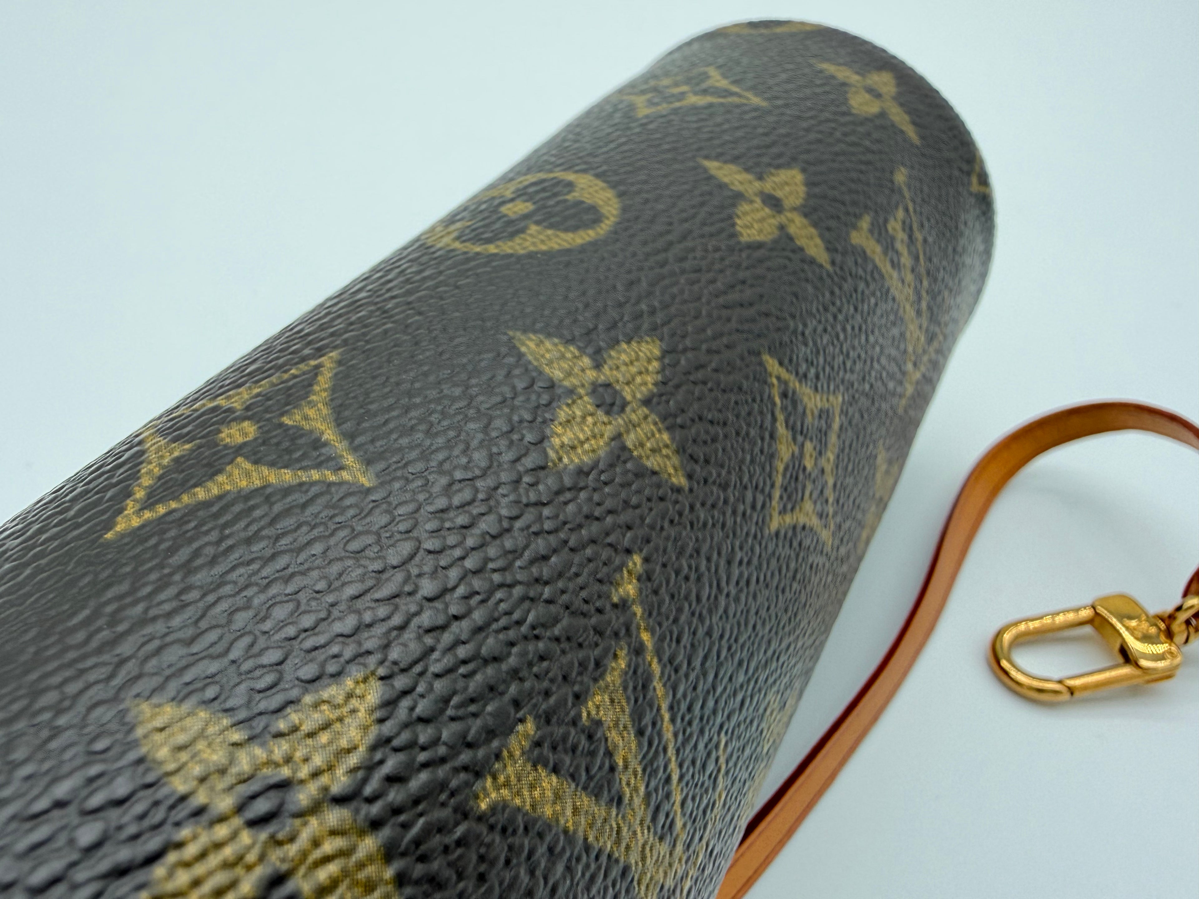 Louis Vuitton Monogram Papillon Pouch – Mini Accessory Pouch in Classic Monogram Canvas (SKU: 147171)