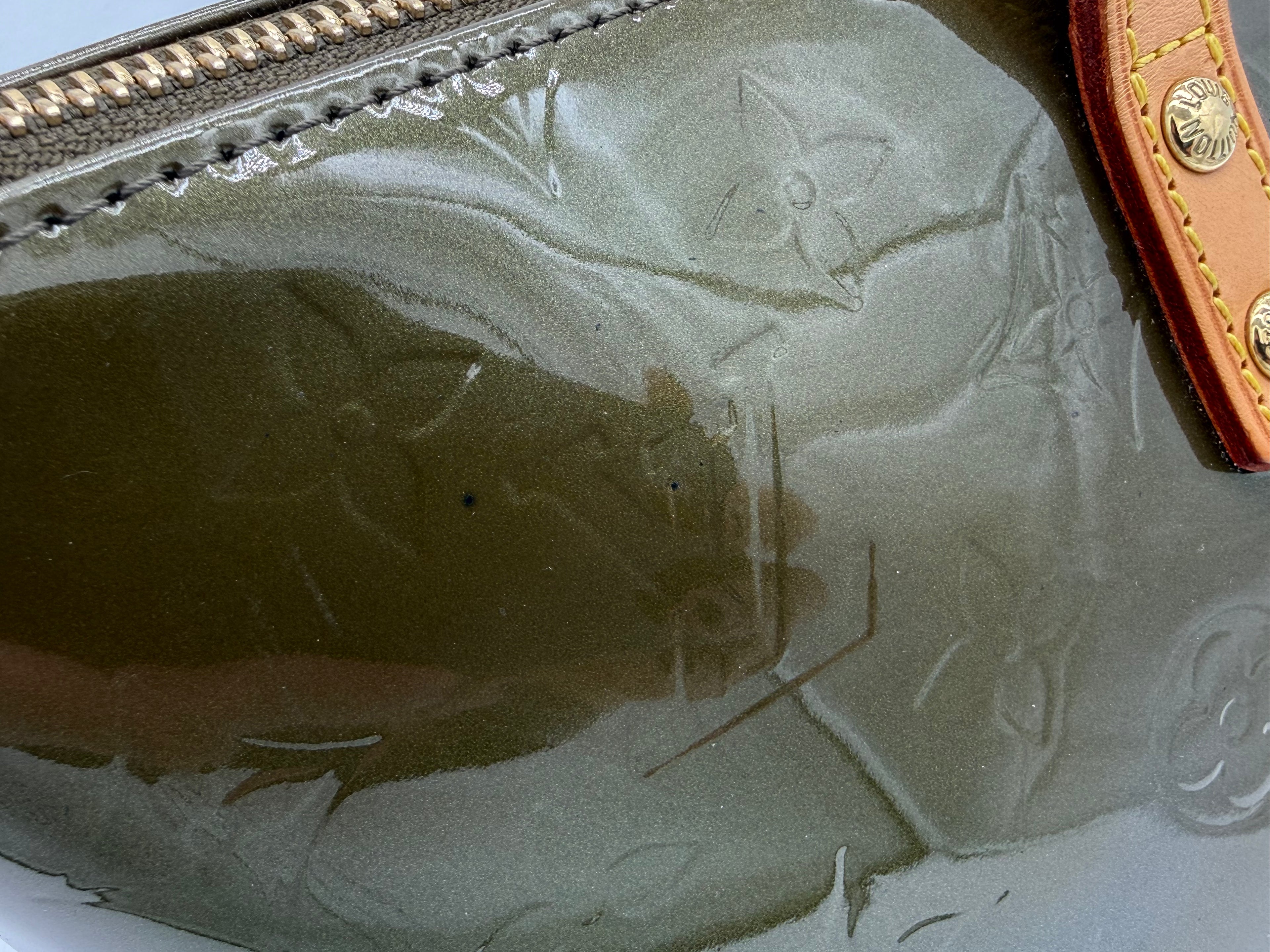 Louis Vuitton Monogram Vernis Bellevue PM – Veil Olive Patent Leather (SKU: ep11561)