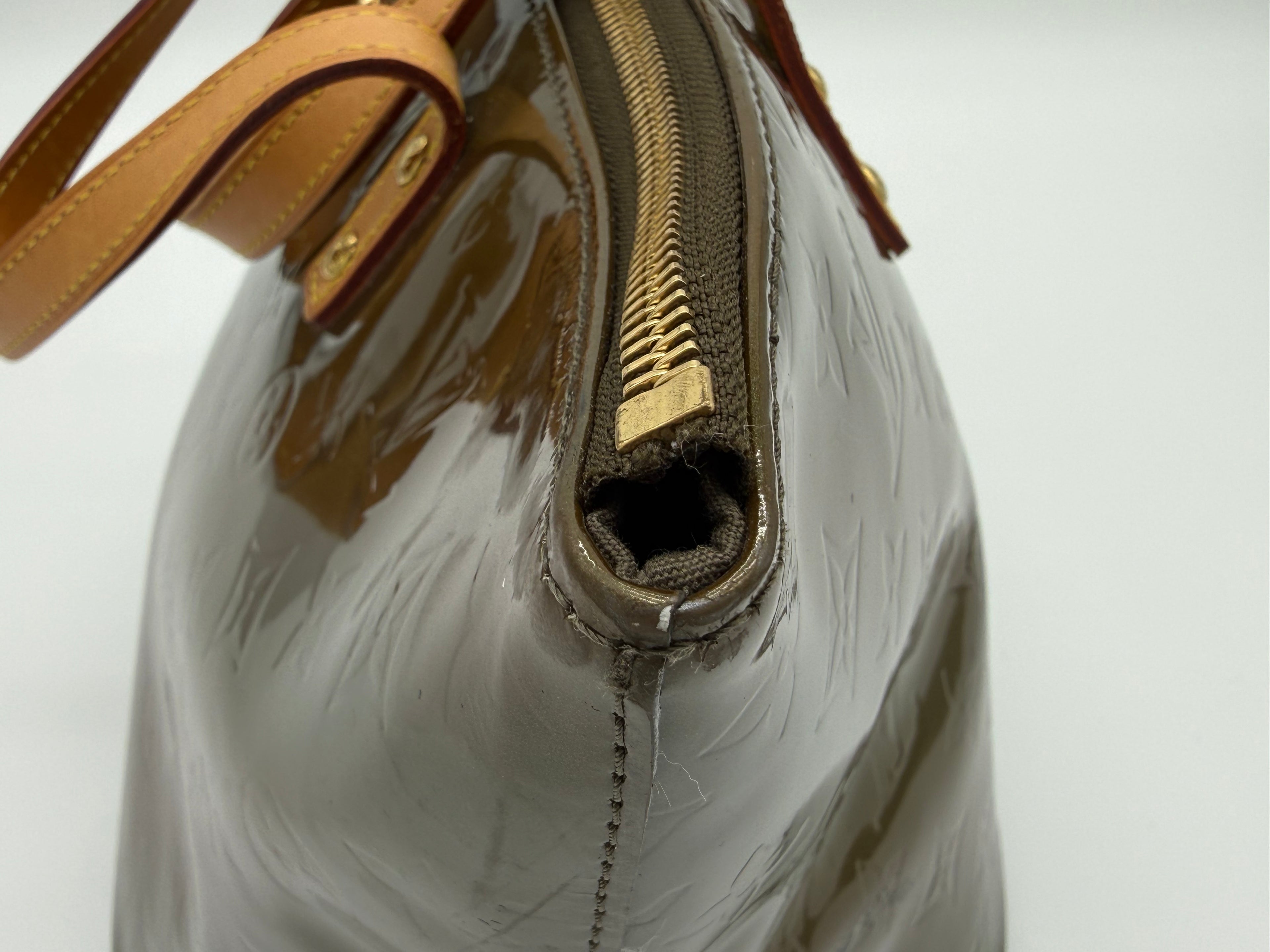 Louis Vuitton Monogram Vernis Bellevue PM – Veil Olive Patent Leather (SKU: ep11561)