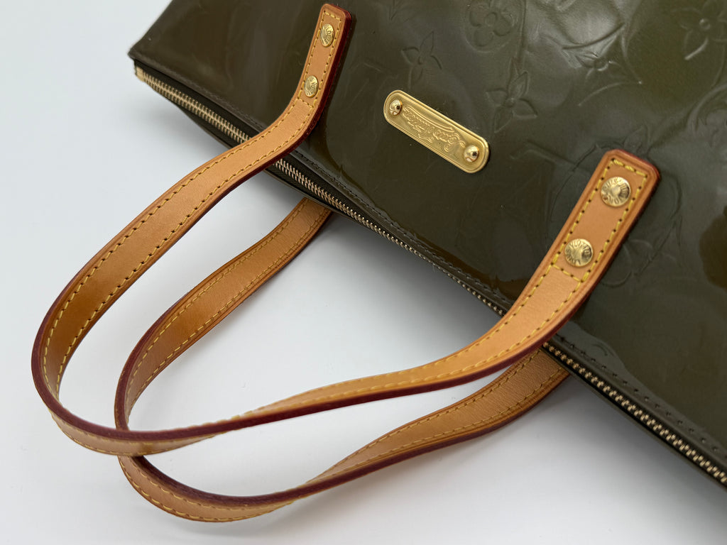 Louis Vuitton Monogram Vernis Bellevue PM – Veil Olive Patent Leather (SKU: ep11561)