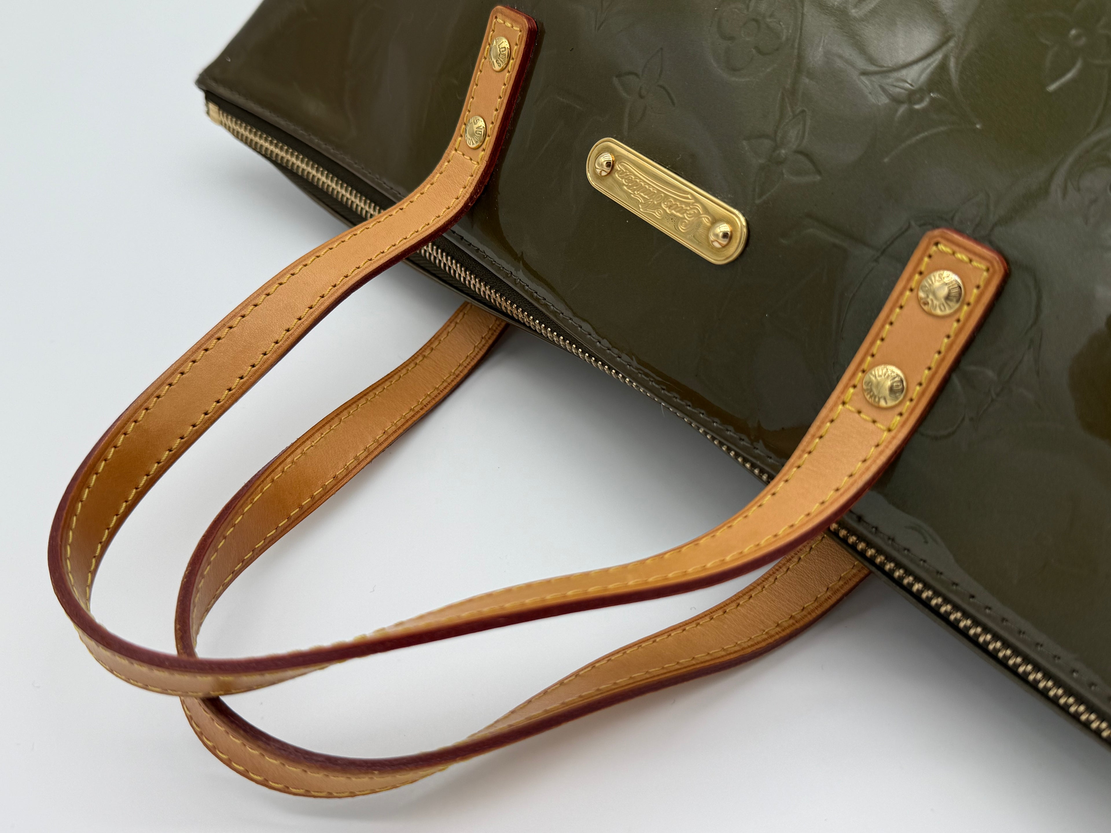 Louis Vuitton Monogram Vernis Bellevue PM – Veil Olive Patent Leather (SKU: ep11561)